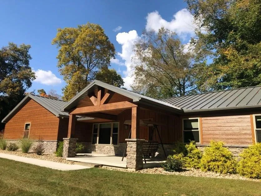 Sojourner's Lodge & Log Cabin Suites