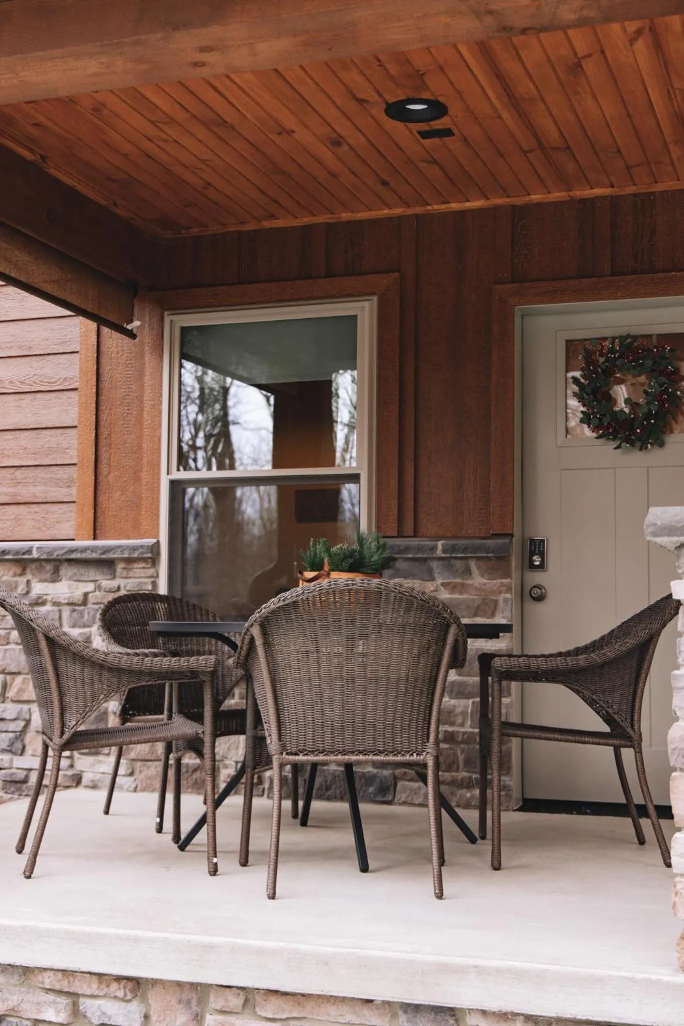 Sojourner's Lodge & Log Cabin Suites