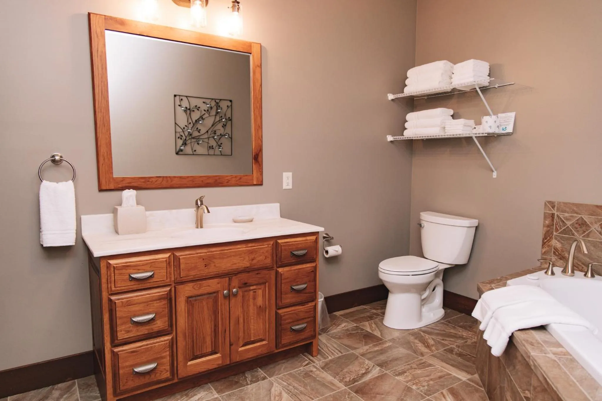 Sojourner's Lodge & Log Cabin Suites