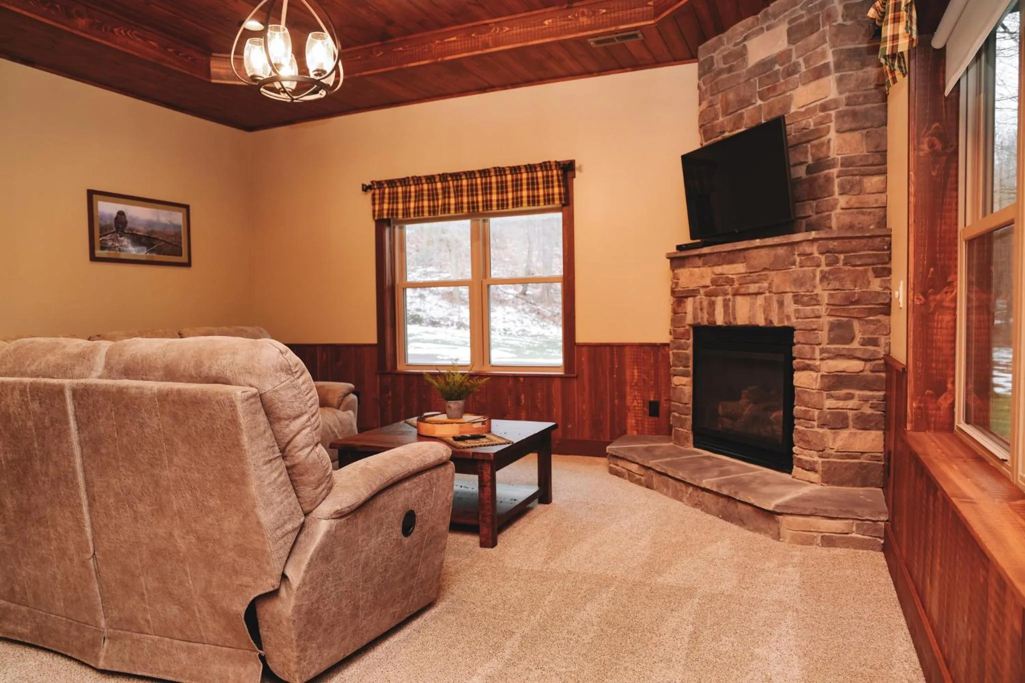 Sojourner's Lodge & Log Cabin Suites