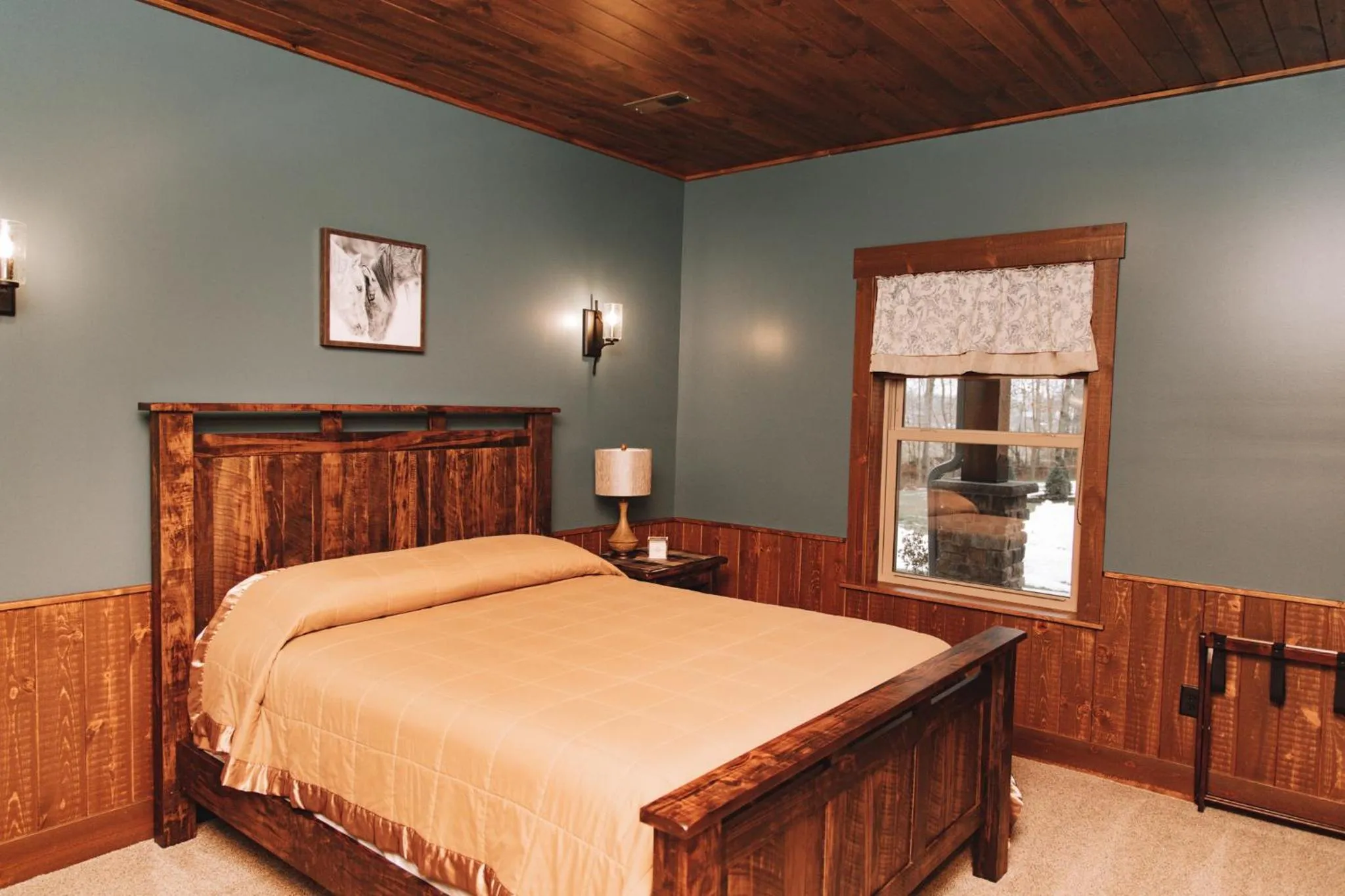 Bed in Sojourner's Lodge & Log Cabin Suites