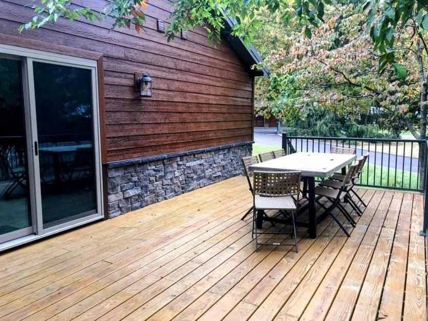 Sojourner's Lodge & Log Cabin Suites