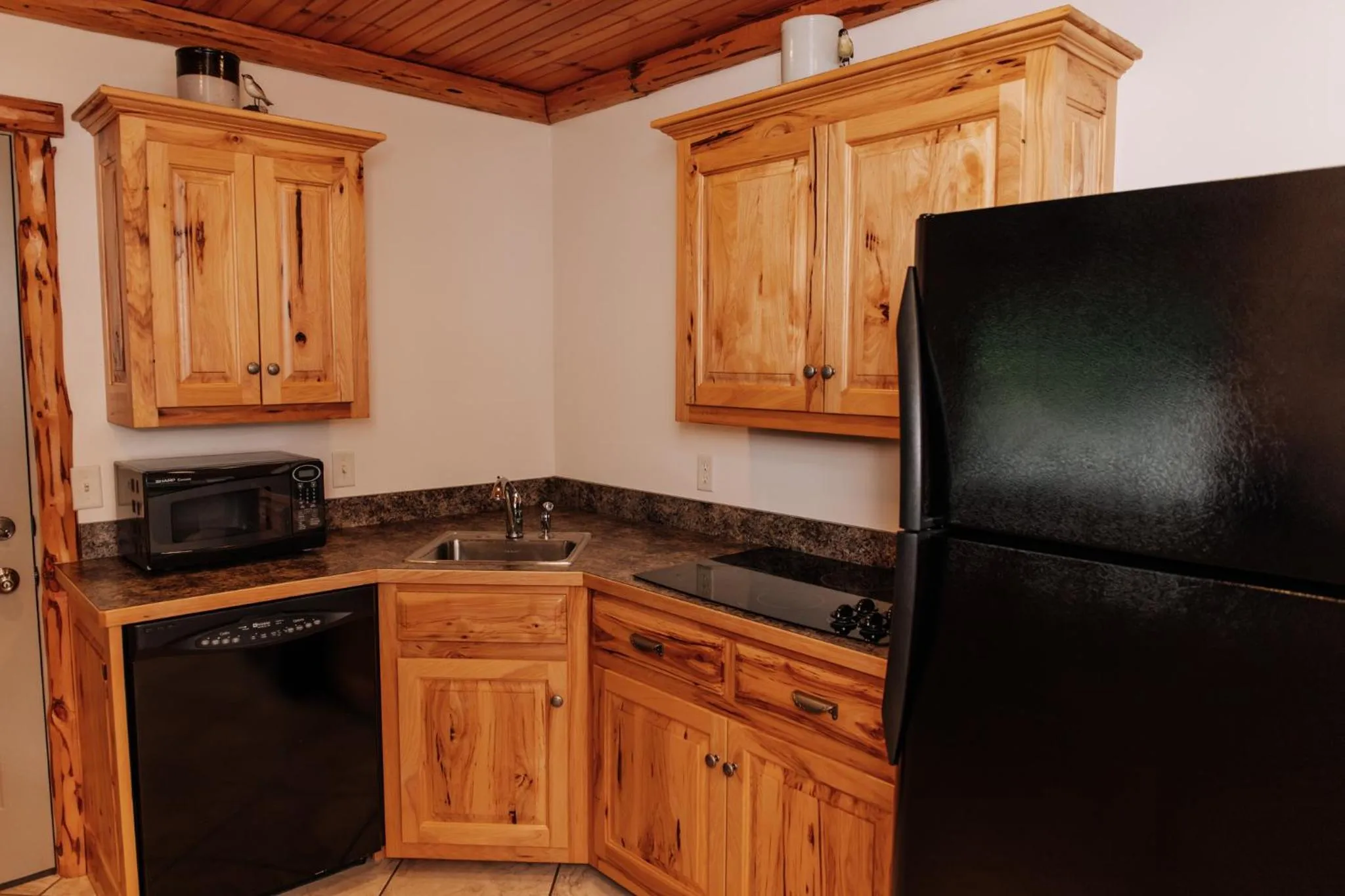 Sojourner's Lodge & Log Cabin Suites
