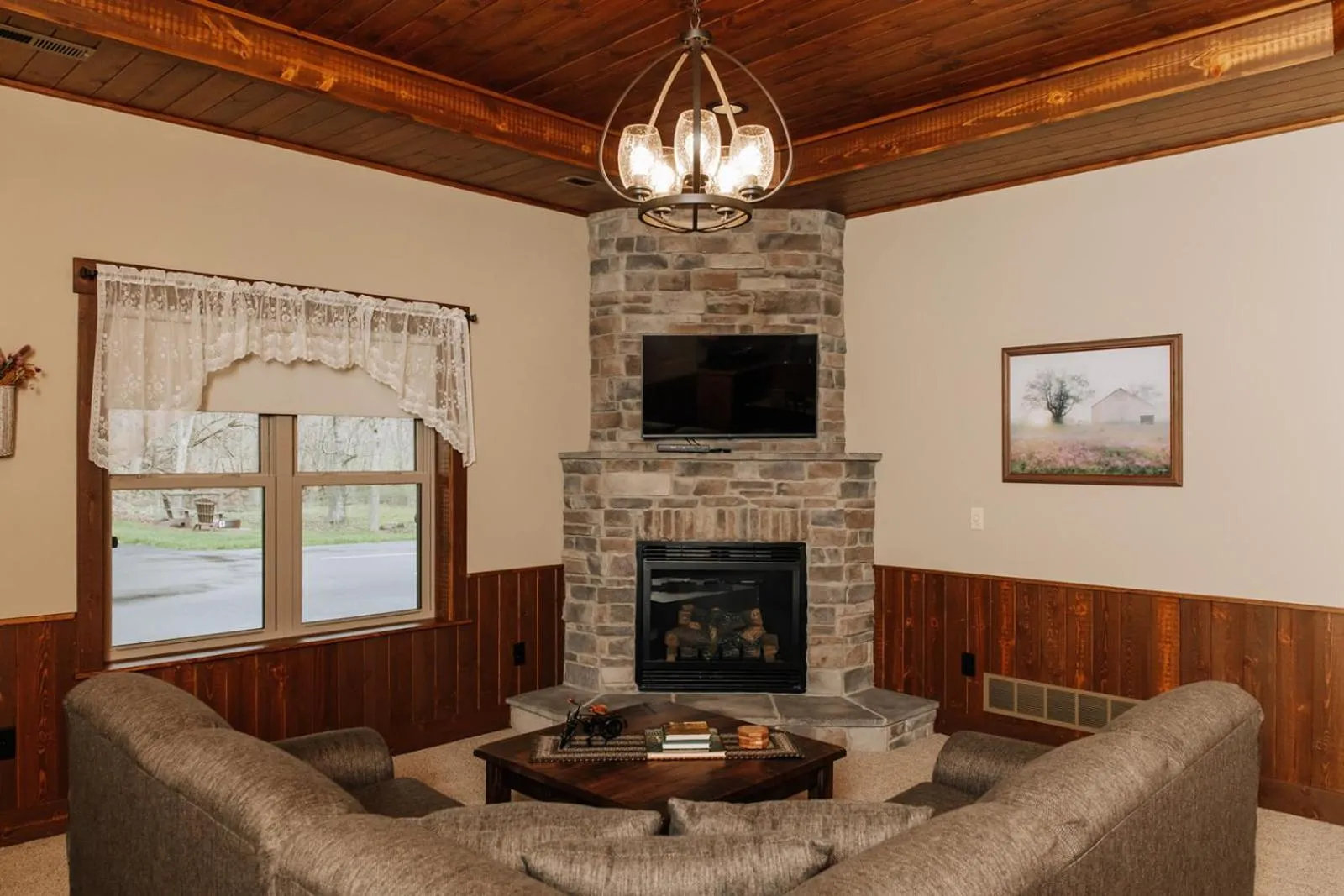 Sojourner's Lodge & Log Cabin Suites