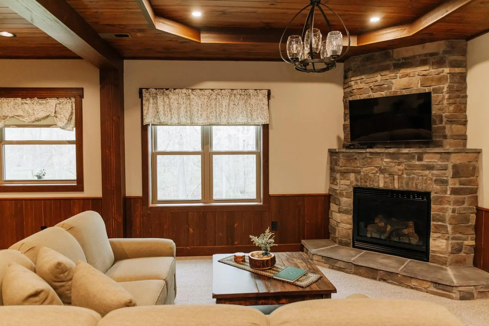 Sojourner's Lodge & Log Cabin Suites