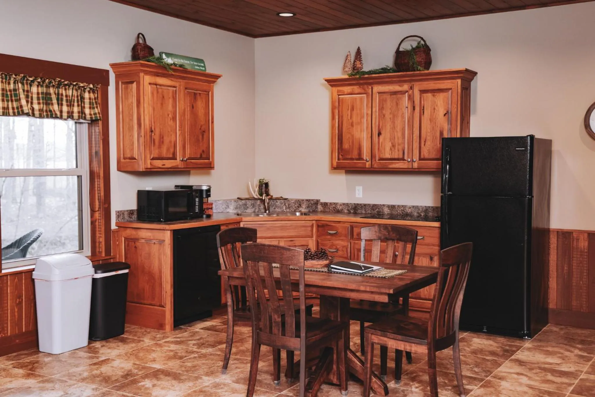 Sojourner's Lodge & Log Cabin Suites