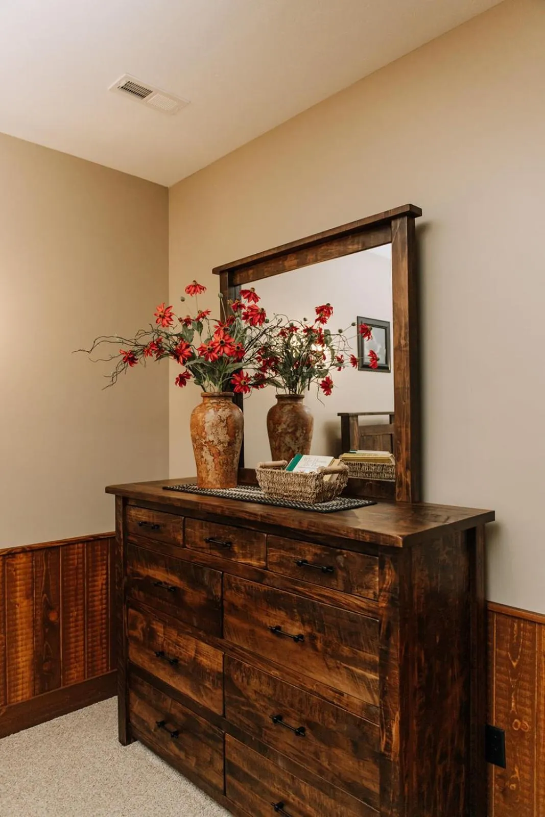 Sojourner's Lodge & Log Cabin Suites