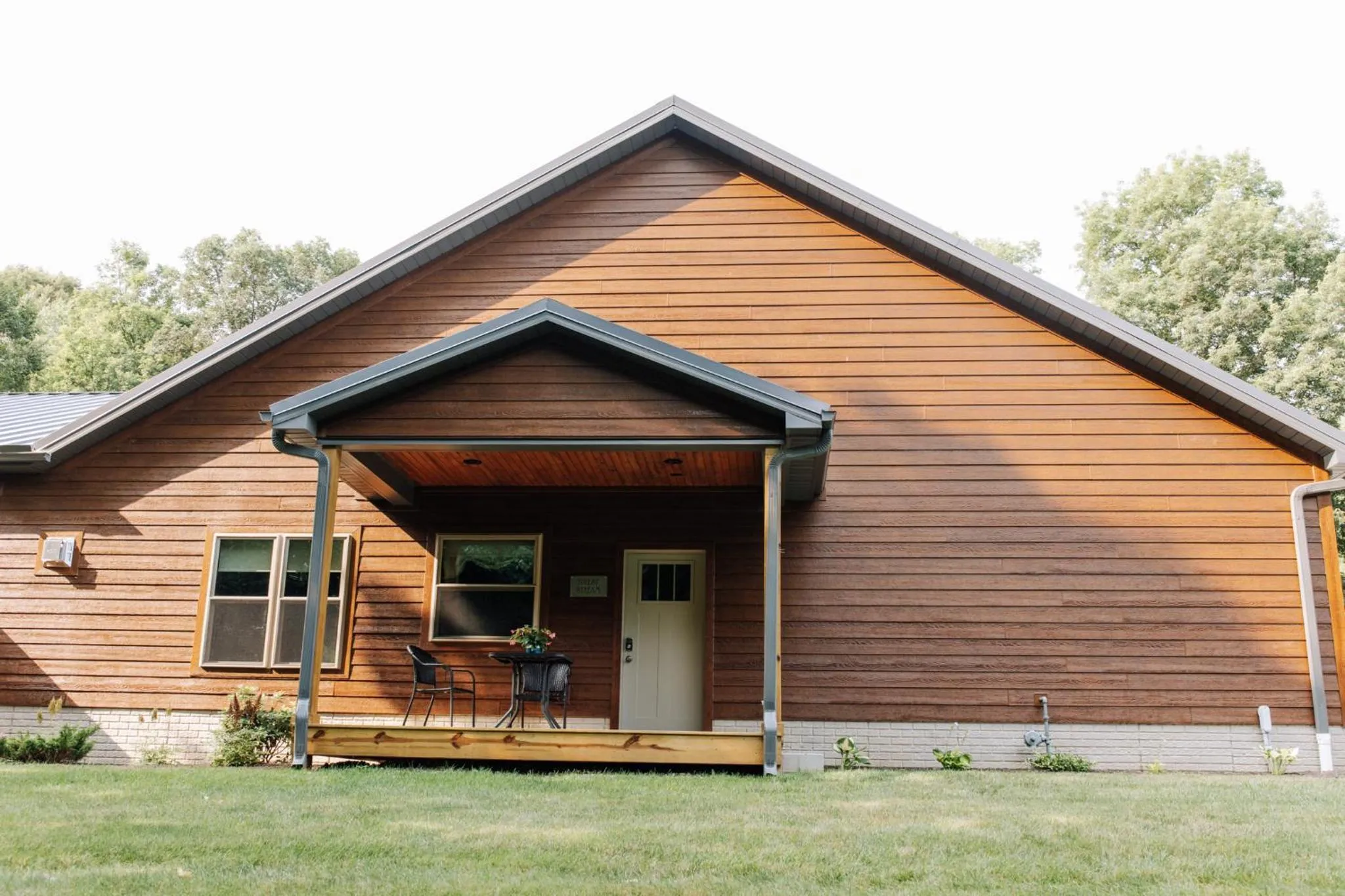 Sojourner's Lodge & Log Cabin Suites