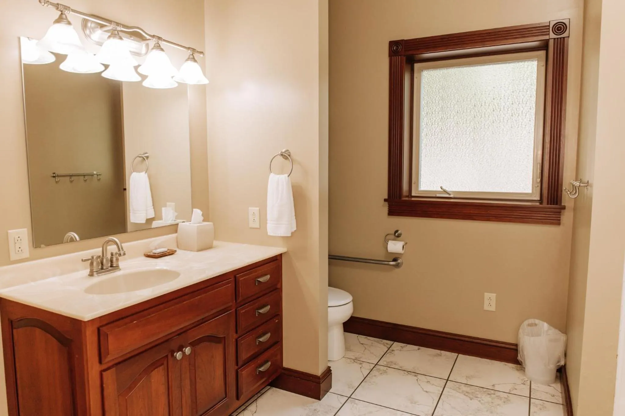 Sojourner's Lodge & Log Cabin Suites