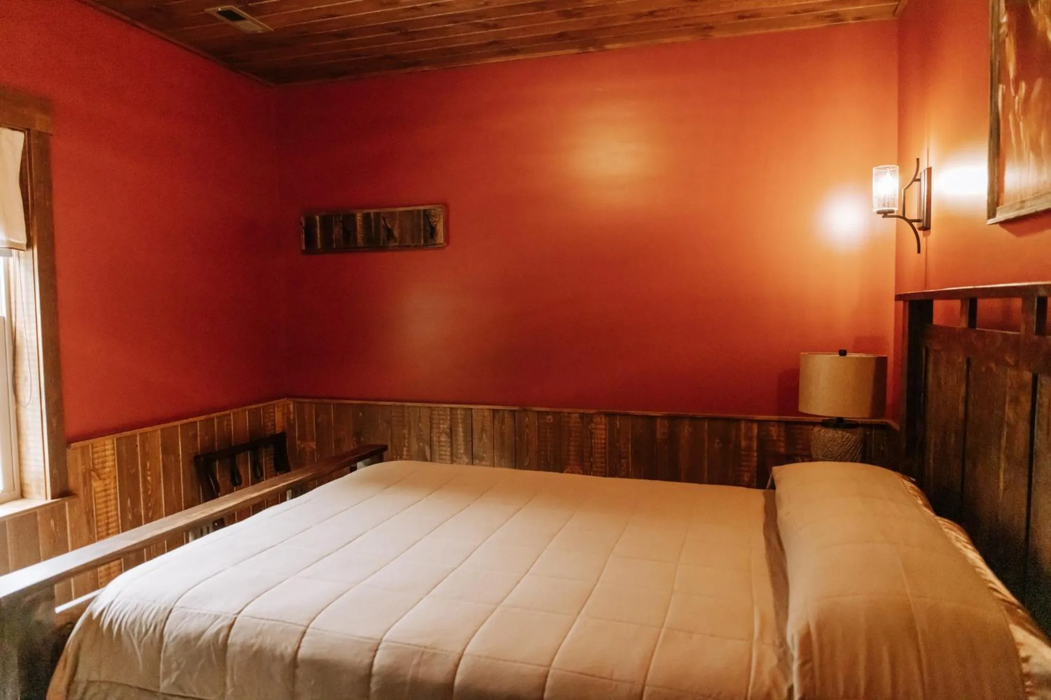 Bed in Sojourner's Lodge & Log Cabin Suites