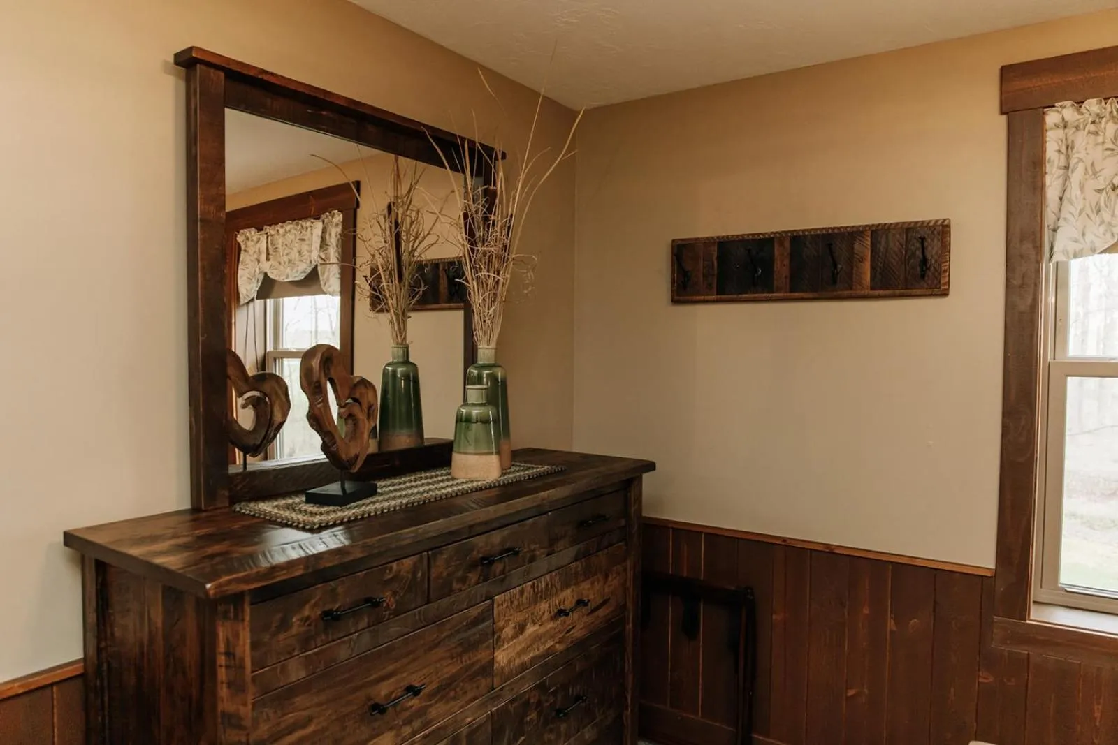 Sojourner's Lodge & Log Cabin Suites