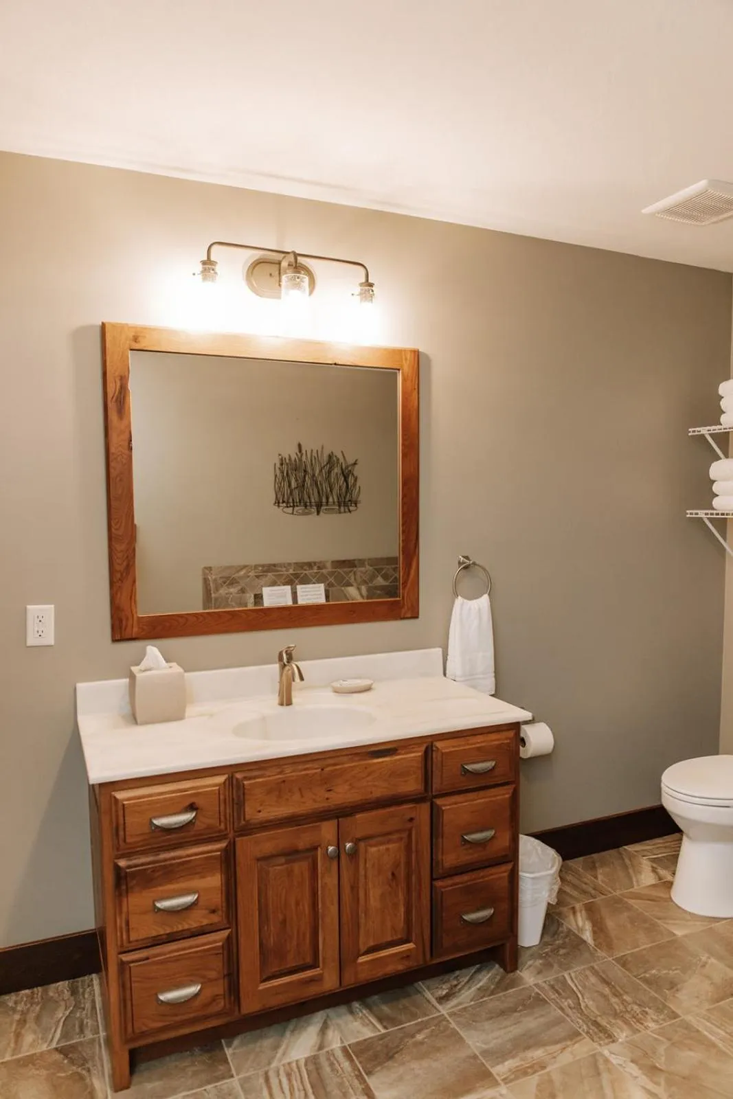 Sojourner's Lodge & Log Cabin Suites