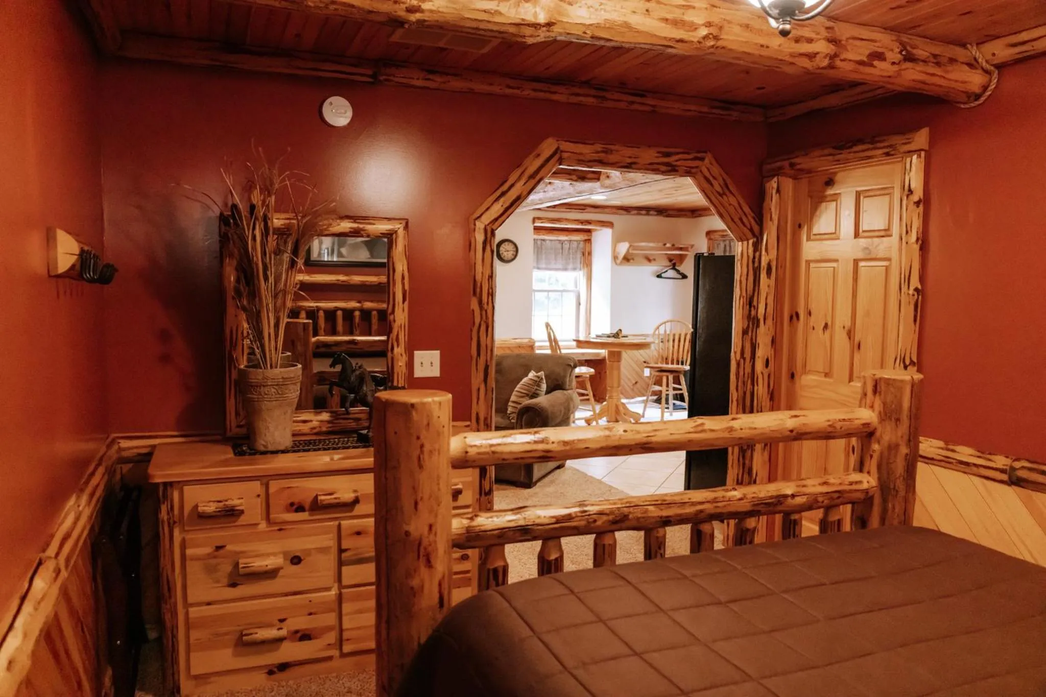 Sojourner's Lodge & Log Cabin Suites