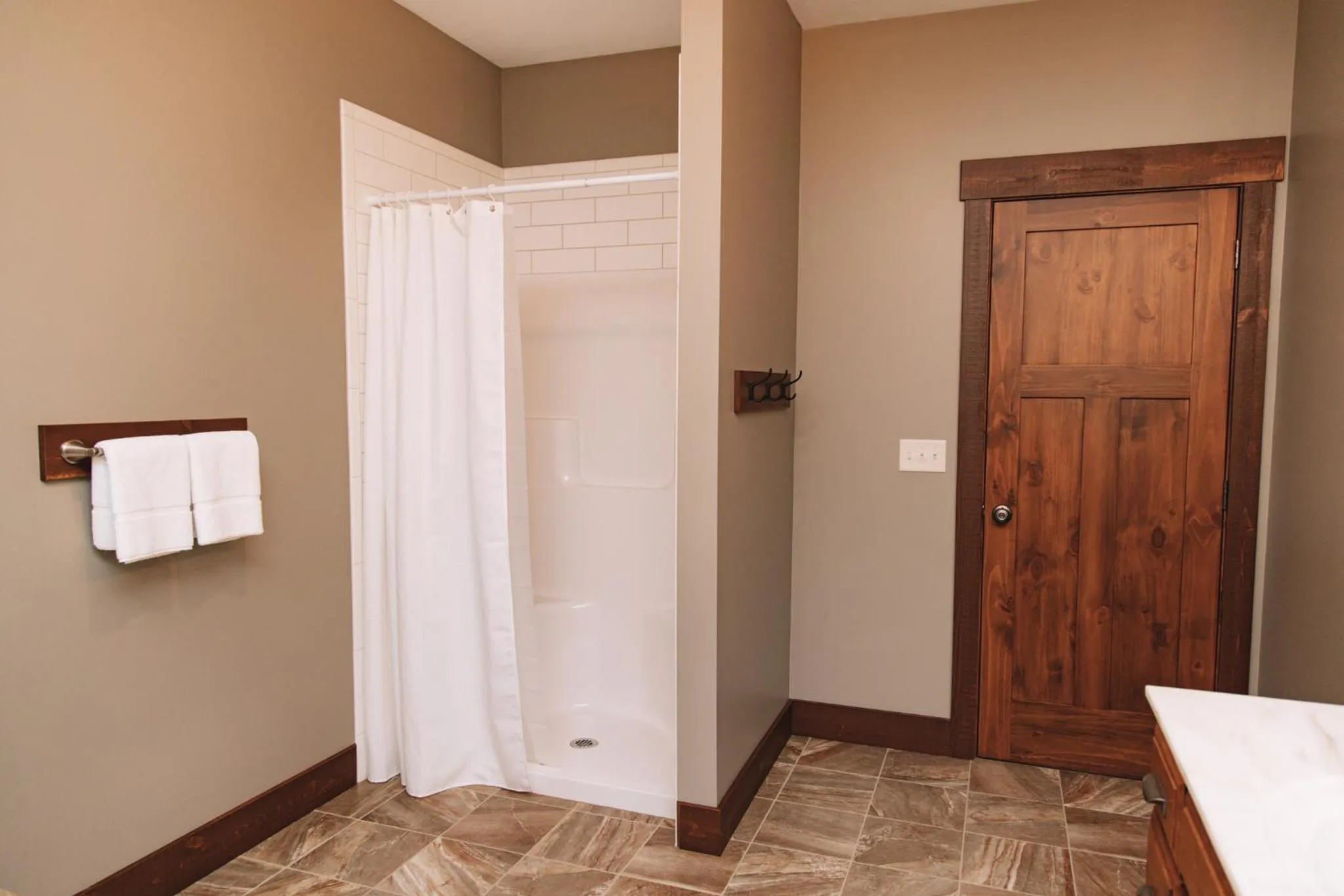 Sojourner's Lodge & Log Cabin Suites