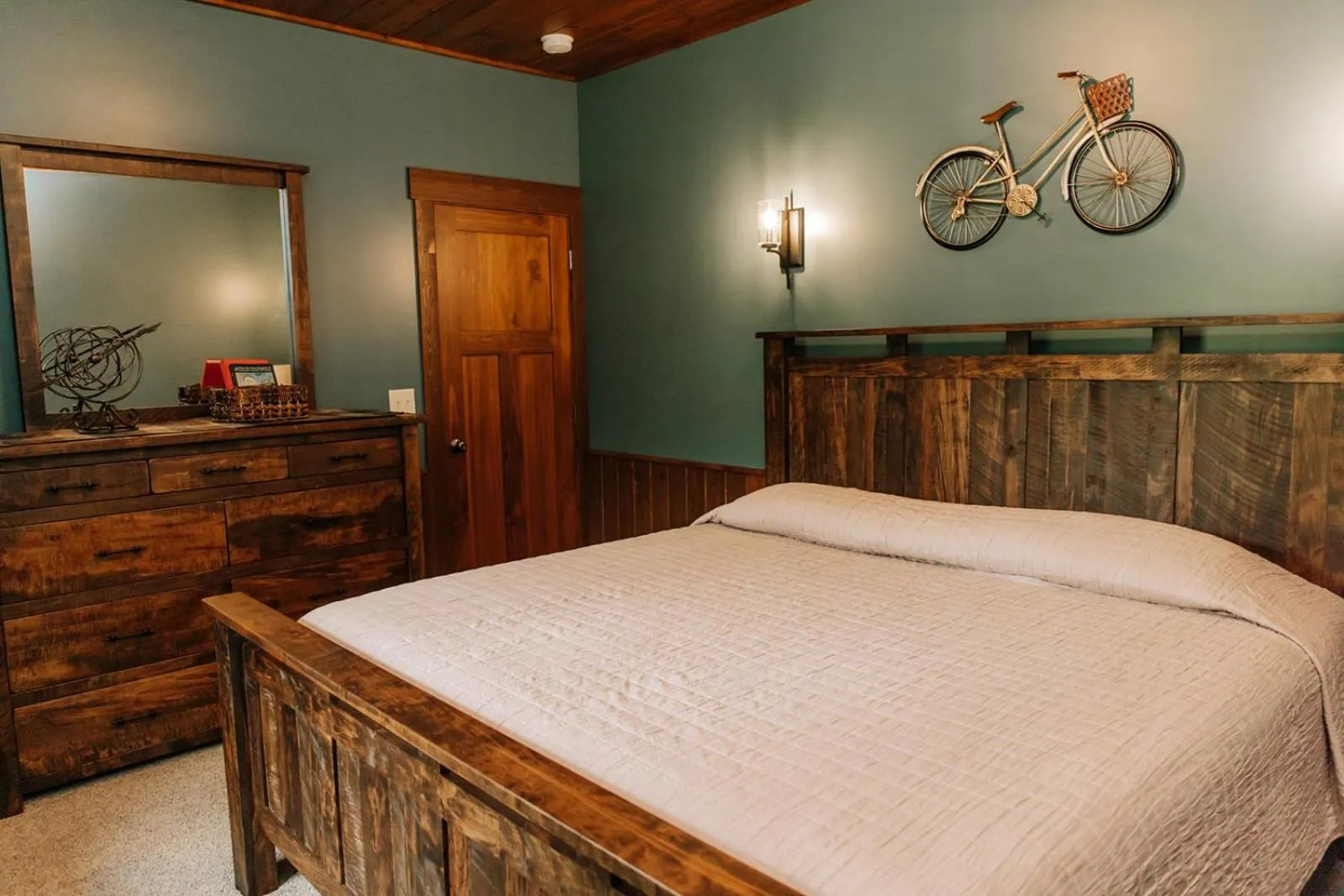 Sojourner's Lodge & Log Cabin Suites