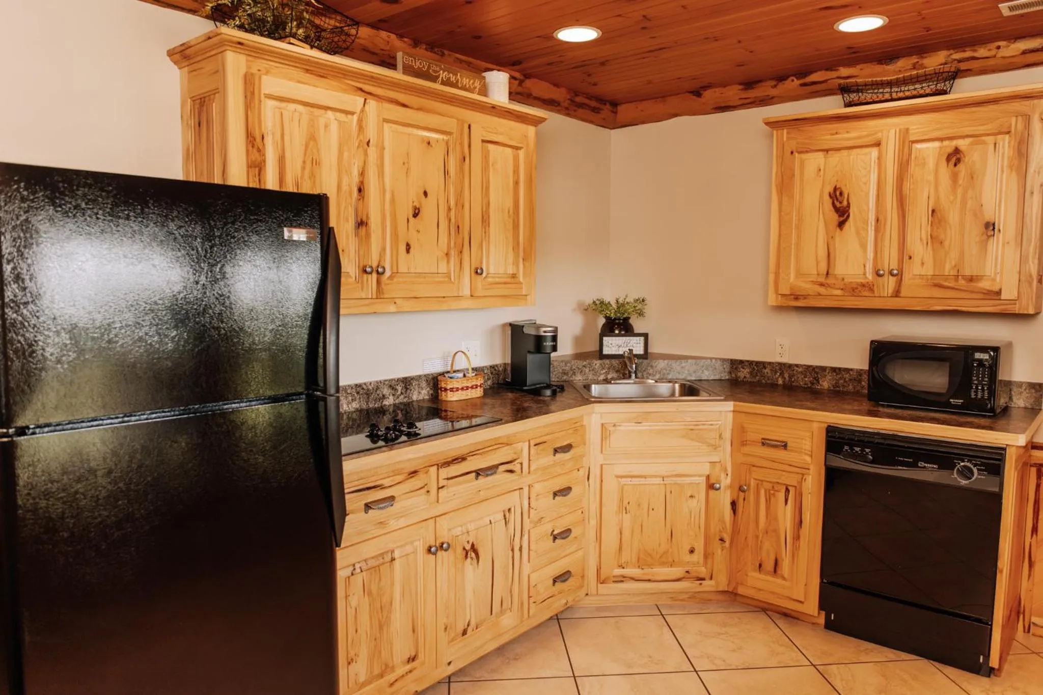 Sojourner's Lodge & Log Cabin Suites