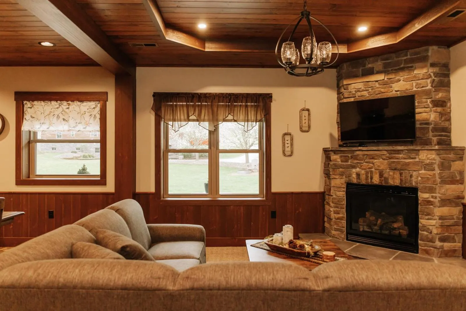 Sojourner's Lodge & Log Cabin Suites