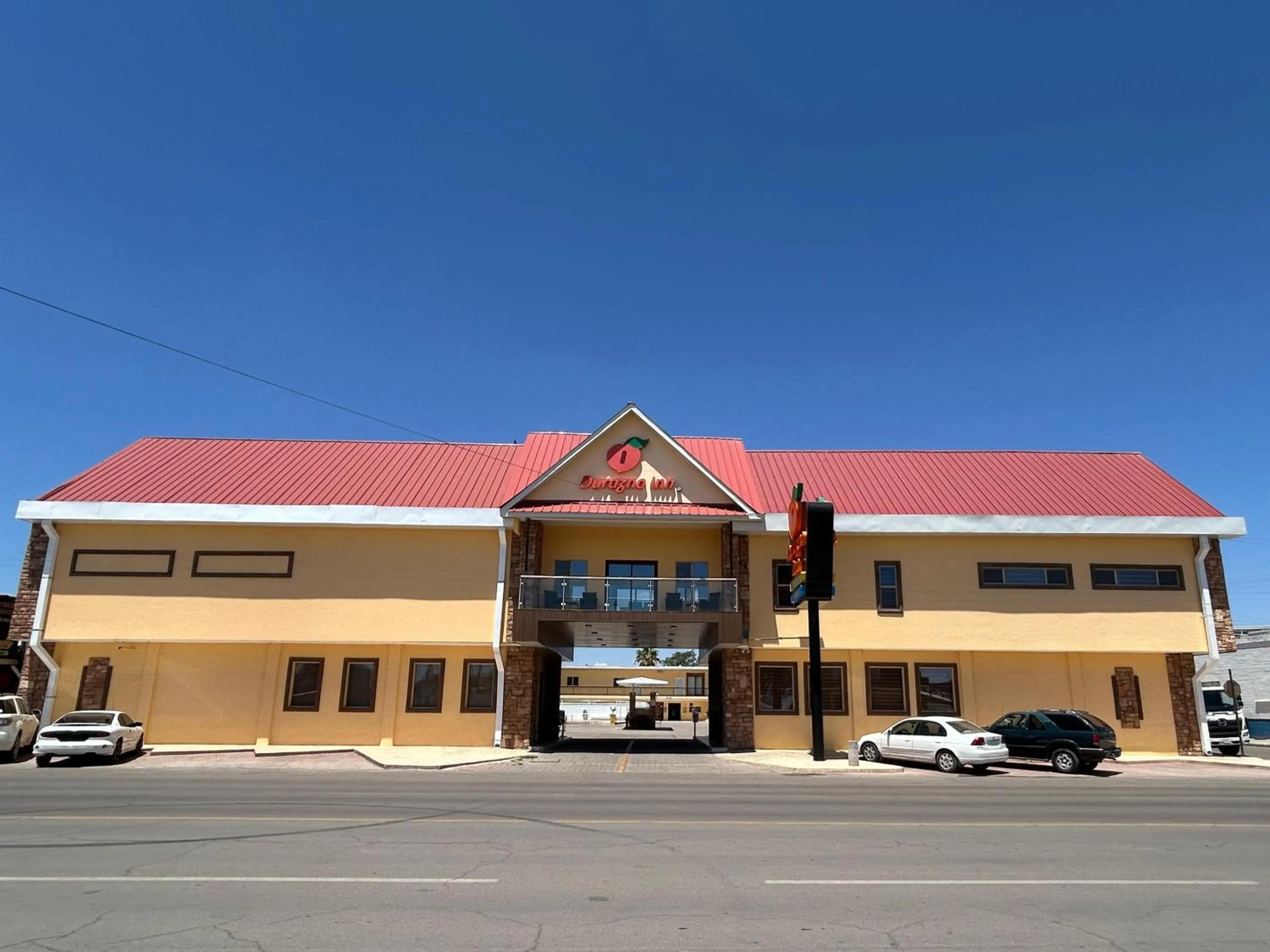 Facade/entrance in DURAZNO INN