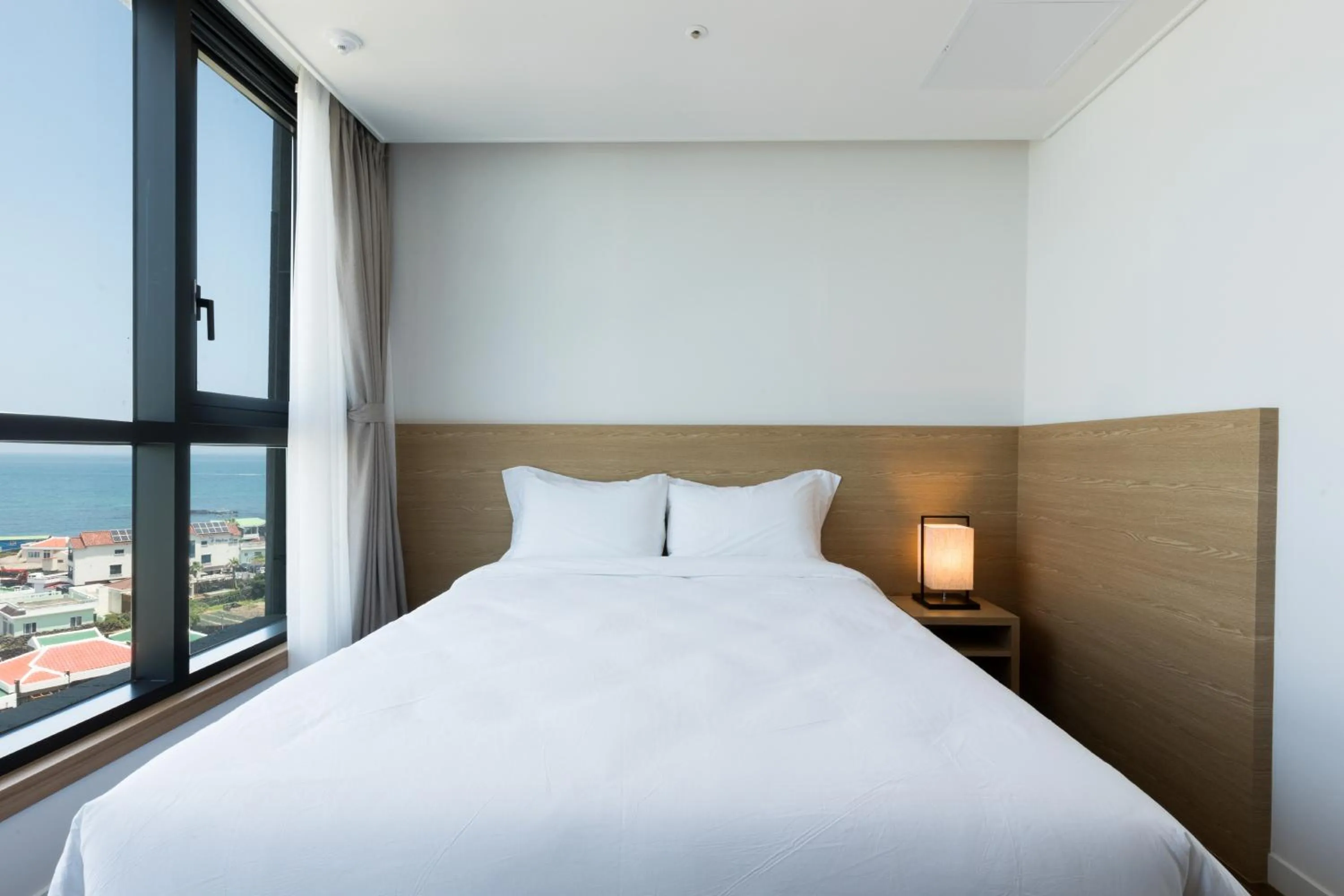 Property building, Bed in Lemain Hotel