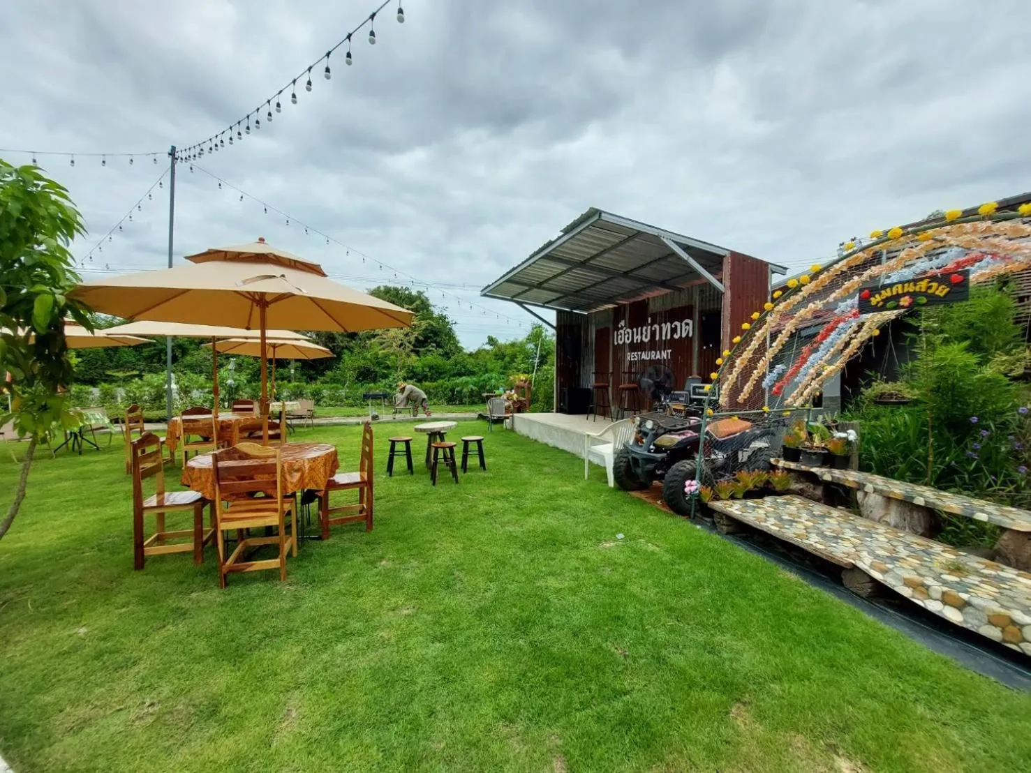 Restaurant/places to eat in Rapeepat Residential and Resort