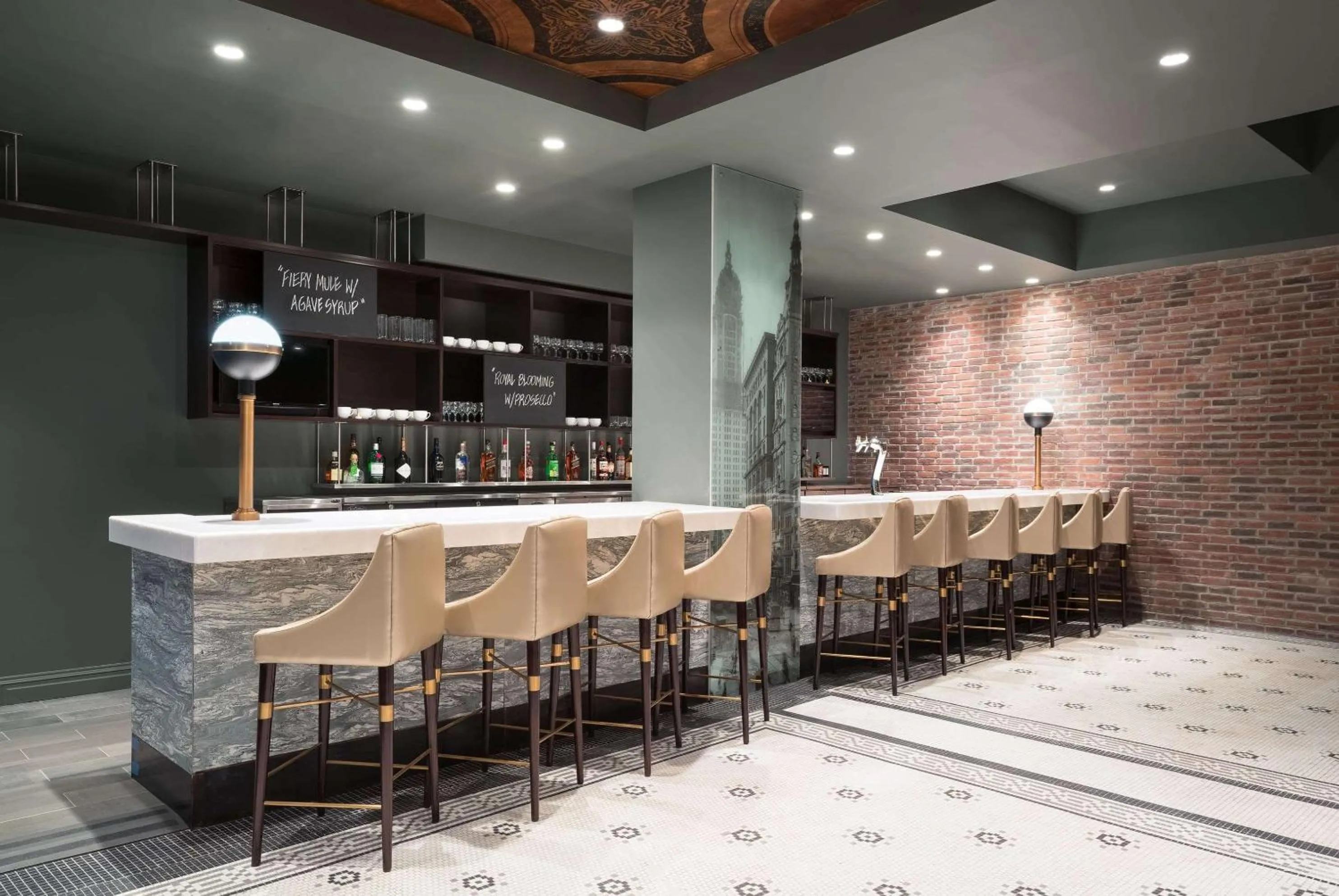 Lounge or bar in TRYP by Wyndham Newark Downtown