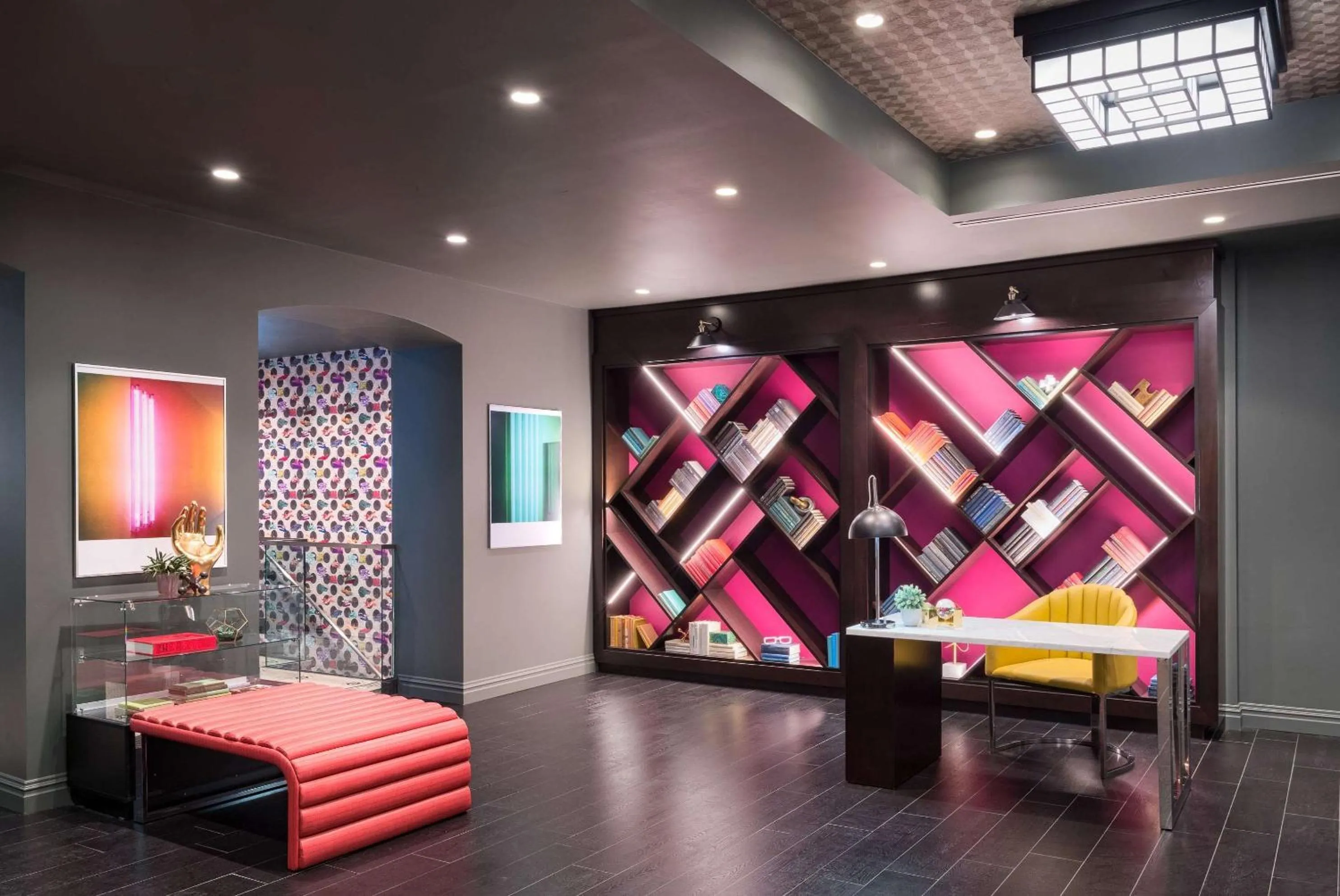 Seating area in TRYP by Wyndham Newark Downtown