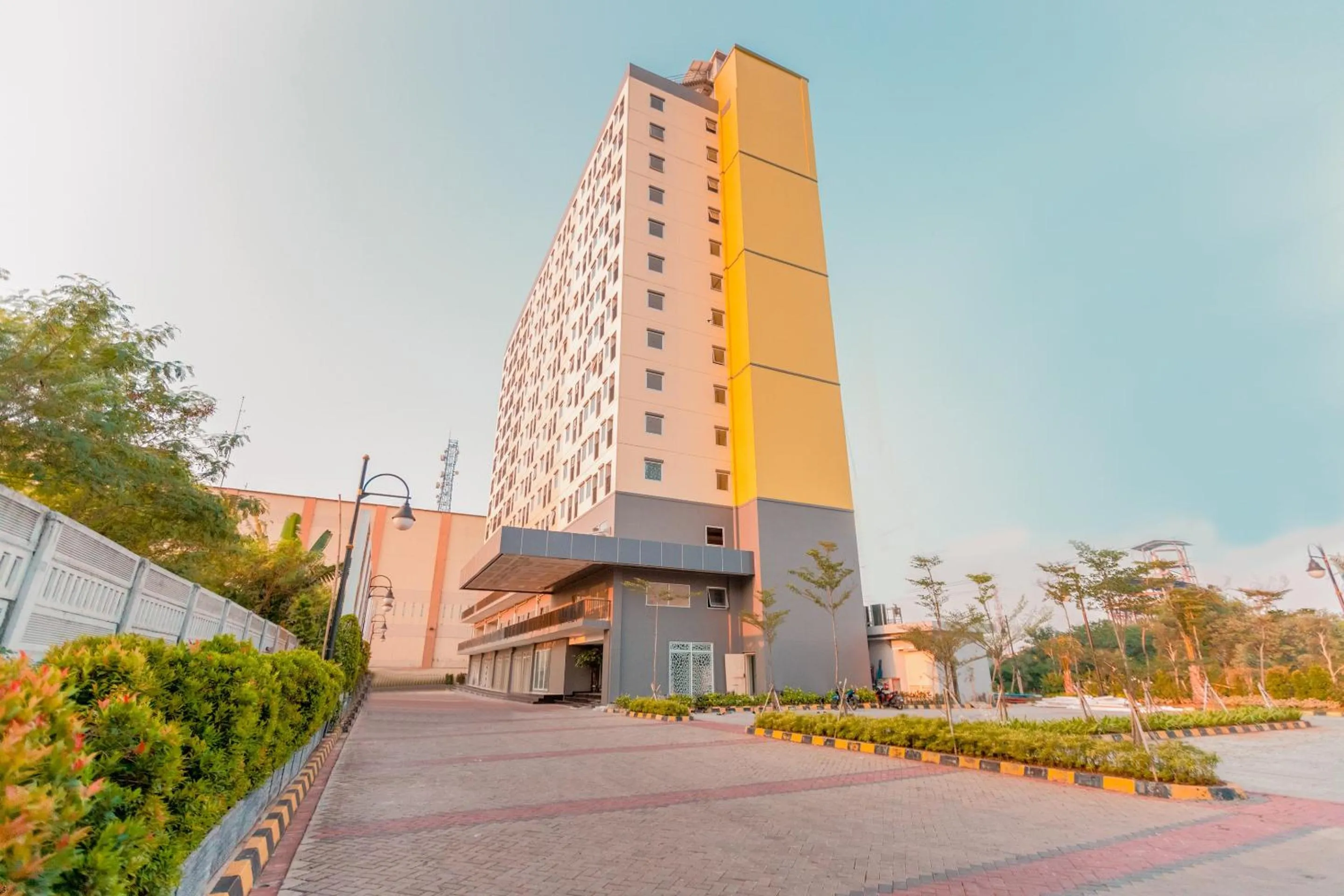 Facade/entrance in Flagship 750 Mont Blanc