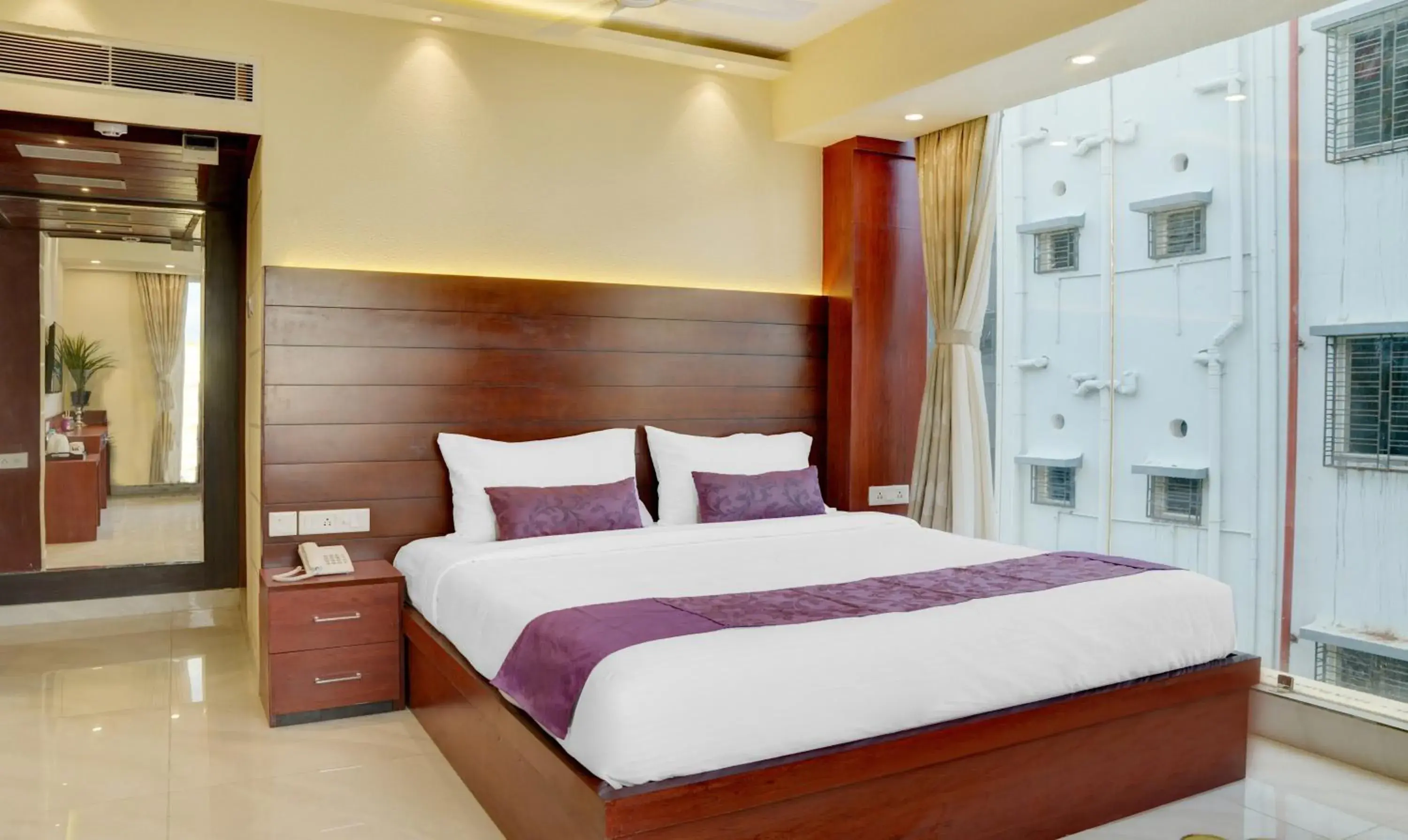 Deluxe Room - single occupancy in Treebo Premium The Crystal, Chinar Park Deluxe Room - single occupancy in Treebo Premium The Crystal, Chinar Park