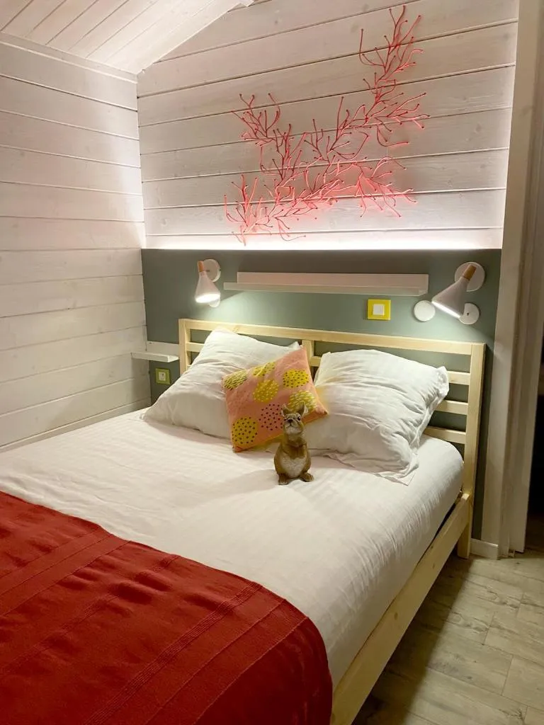 Property building, Bed in Le Cabanon de Chessy