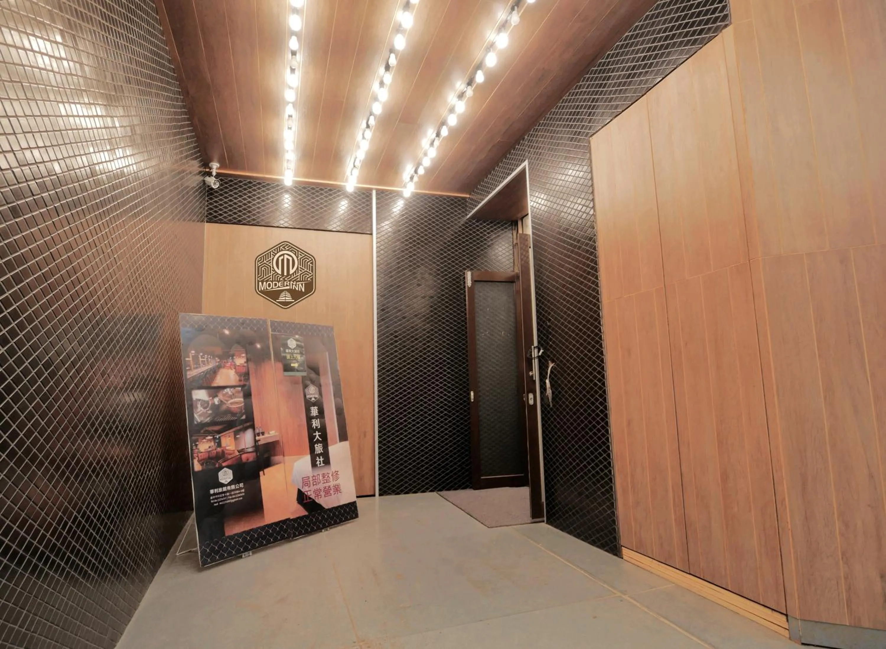 Facade/entrance in Modern Inn