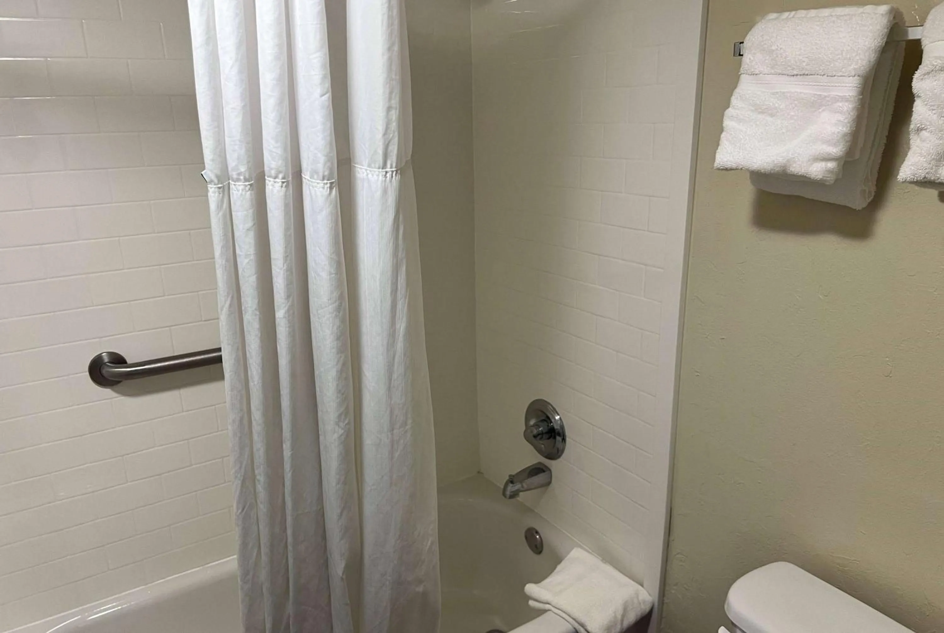 Bathroom in Days Inn by Wyndham El Reno