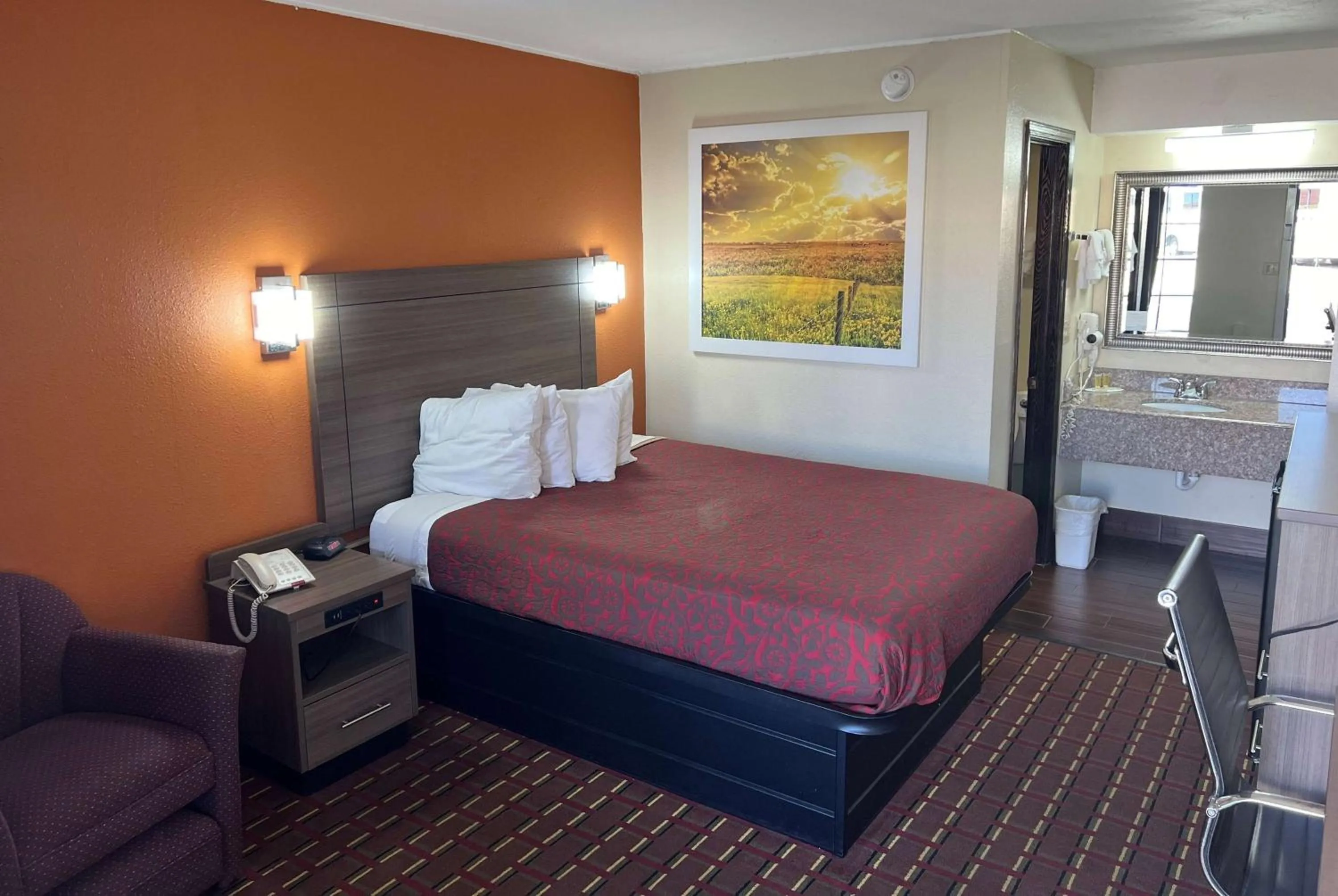 Photo of the whole room, Bed in Days Inn by Wyndham El Reno