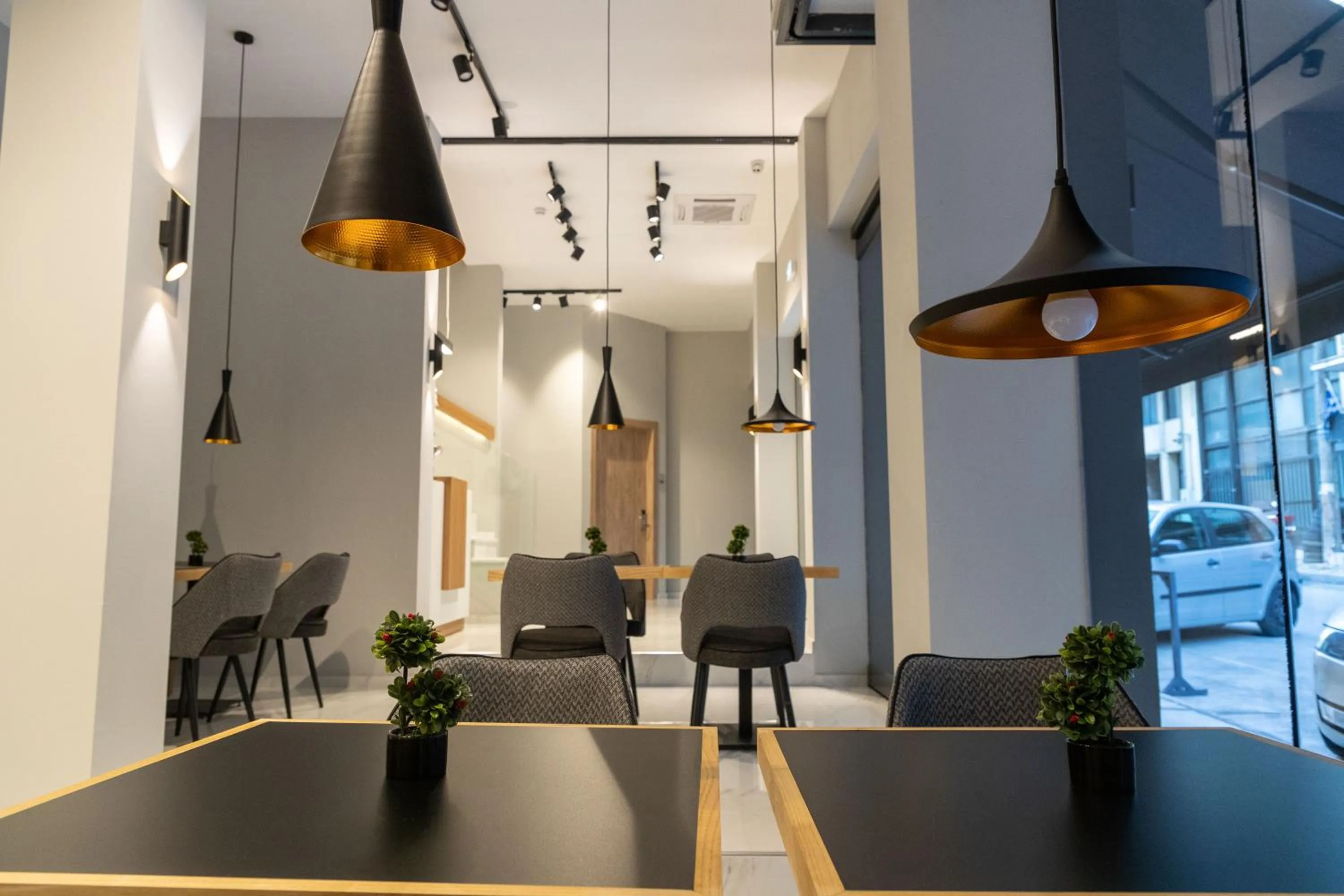 Restaurant/places to eat in Grand Port Suites