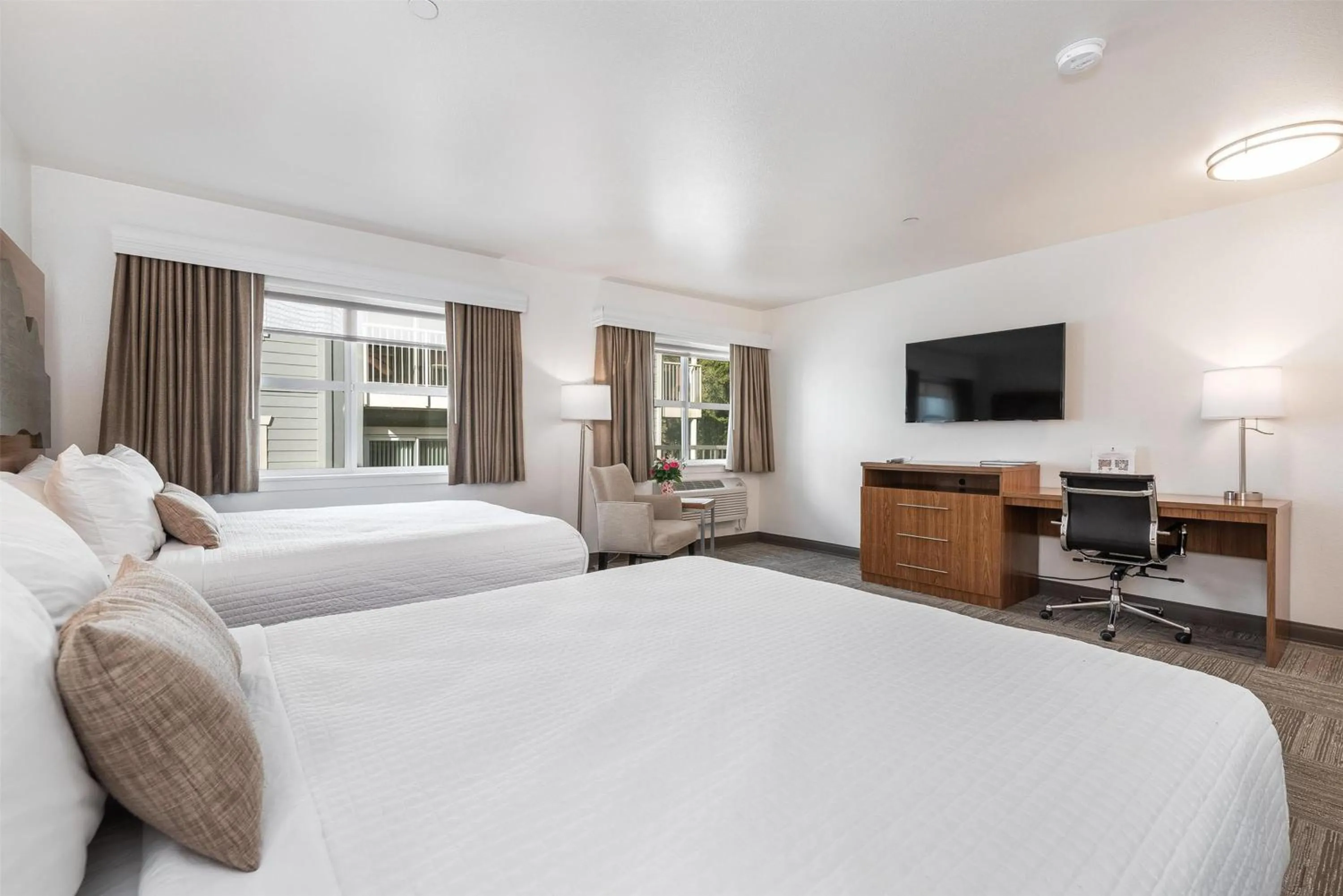 Bedroom, Bed in Marshall Suites Bainbridge Island, SureStay Collection by BW
