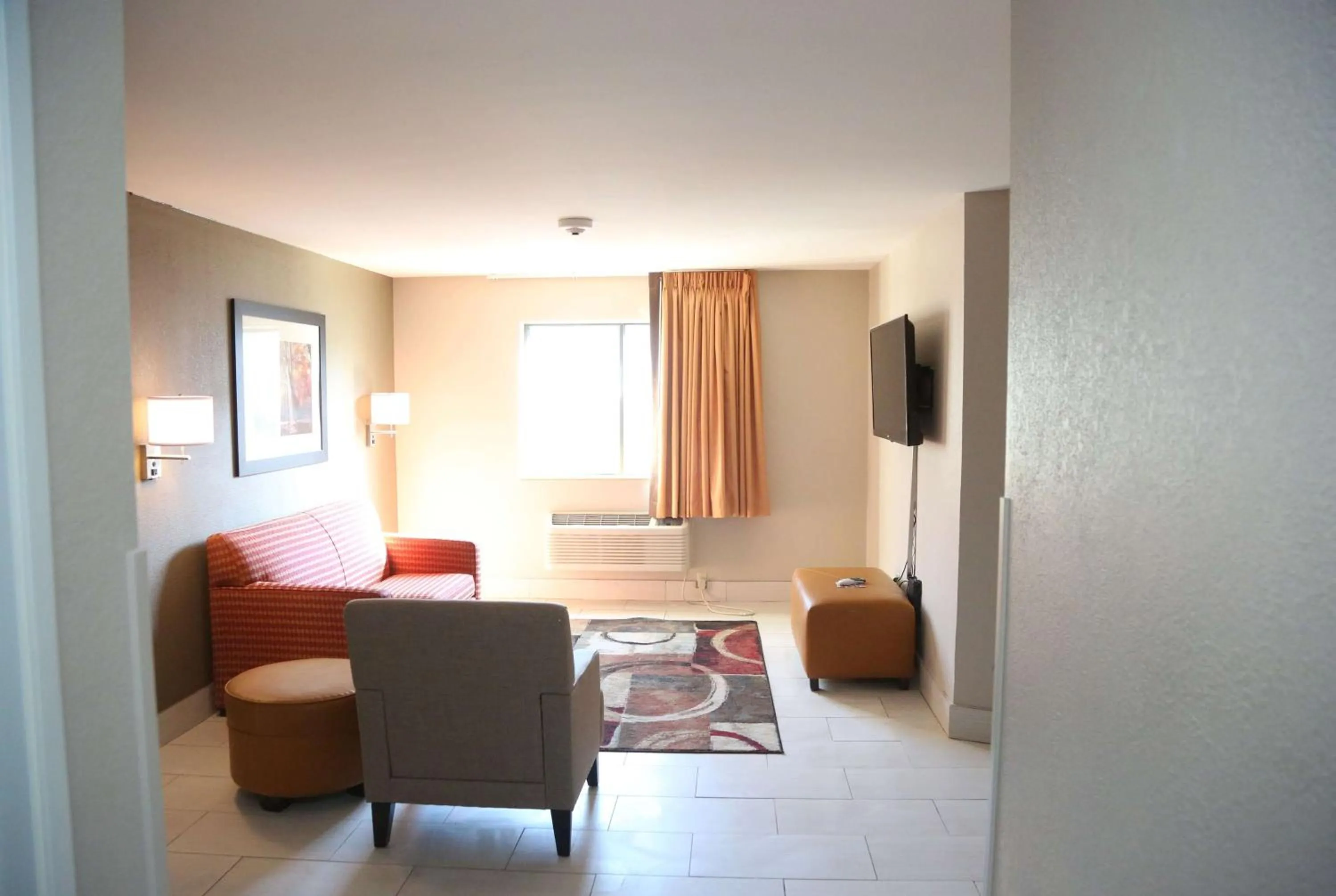 Photo of the whole room in Super 8 by Wyndham Portsmouth