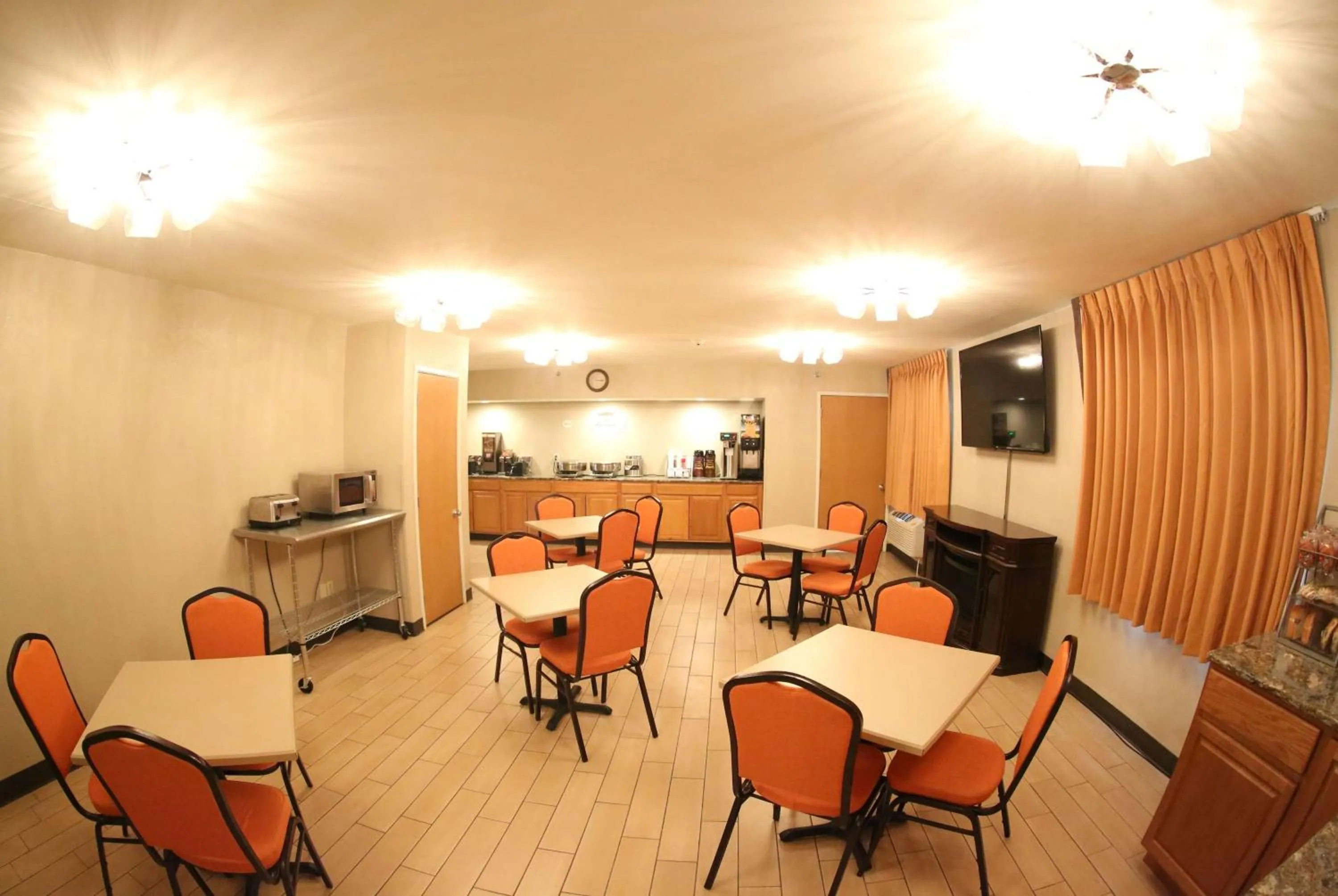 Restaurant/places to eat in Super 8 by Wyndham Portsmouth