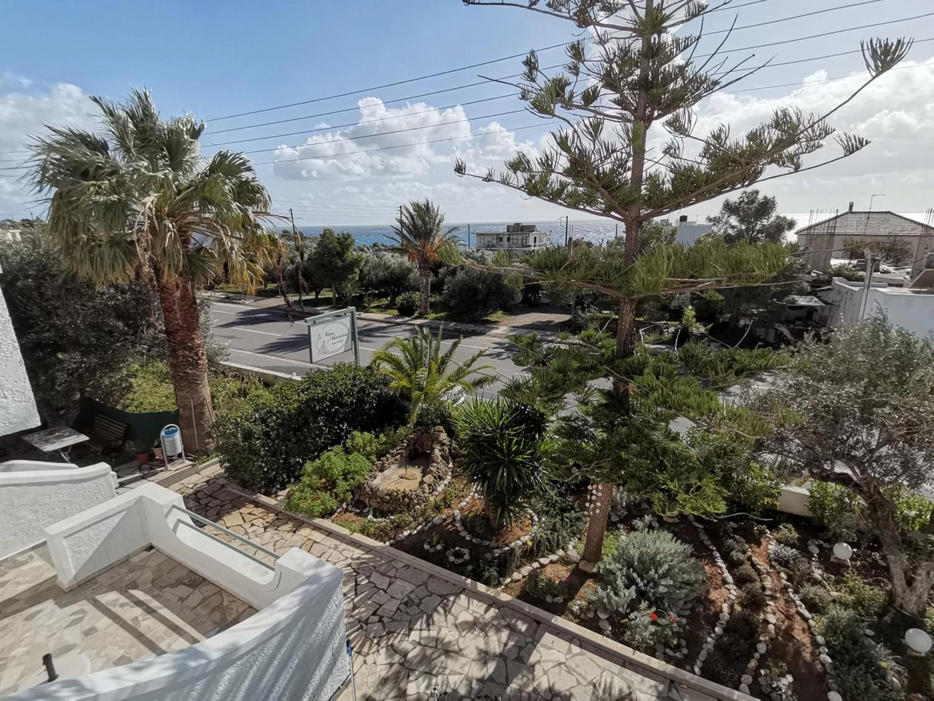 Inner courtyard view in New Aurora Apts Studios