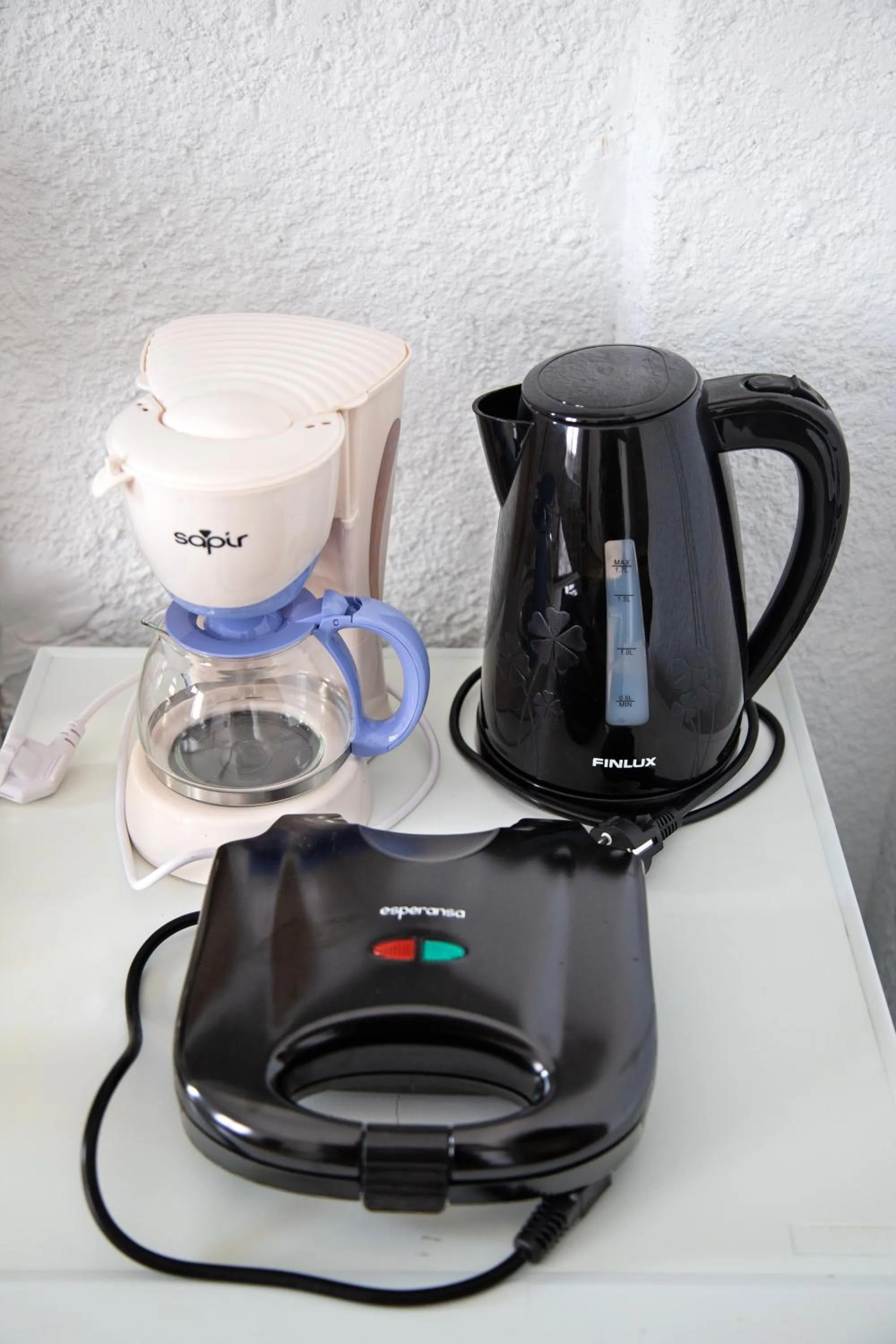 Coffee/tea facilities in New Aurora Apts Studios