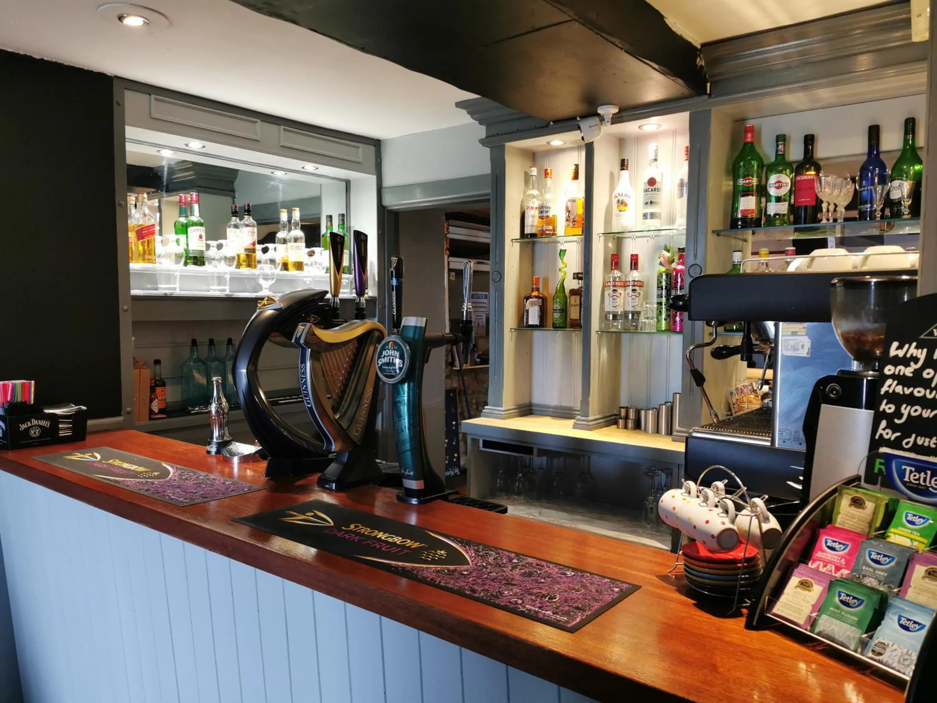 Lounge or bar in The Manor House Inn