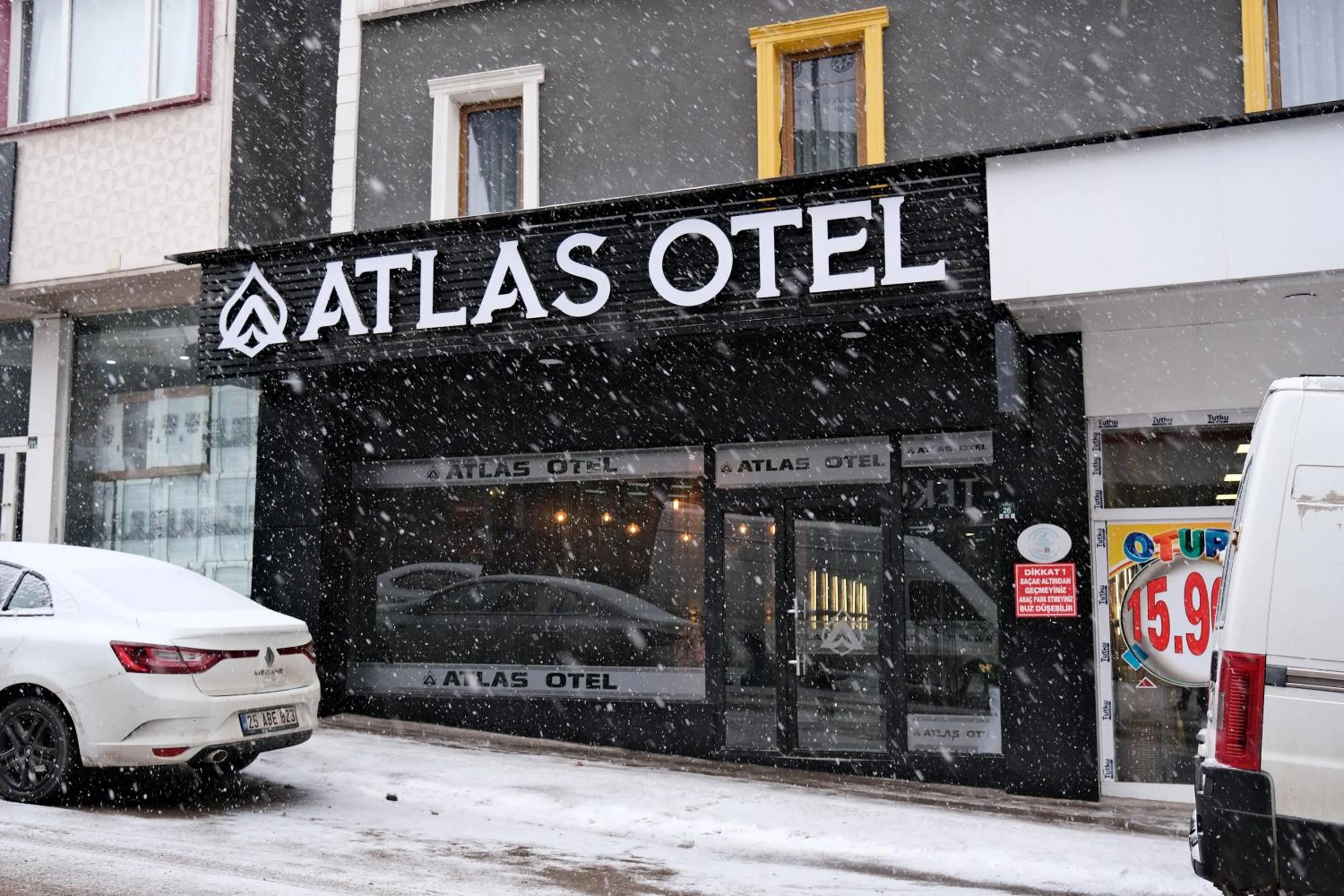 Property building in Atlas Otel