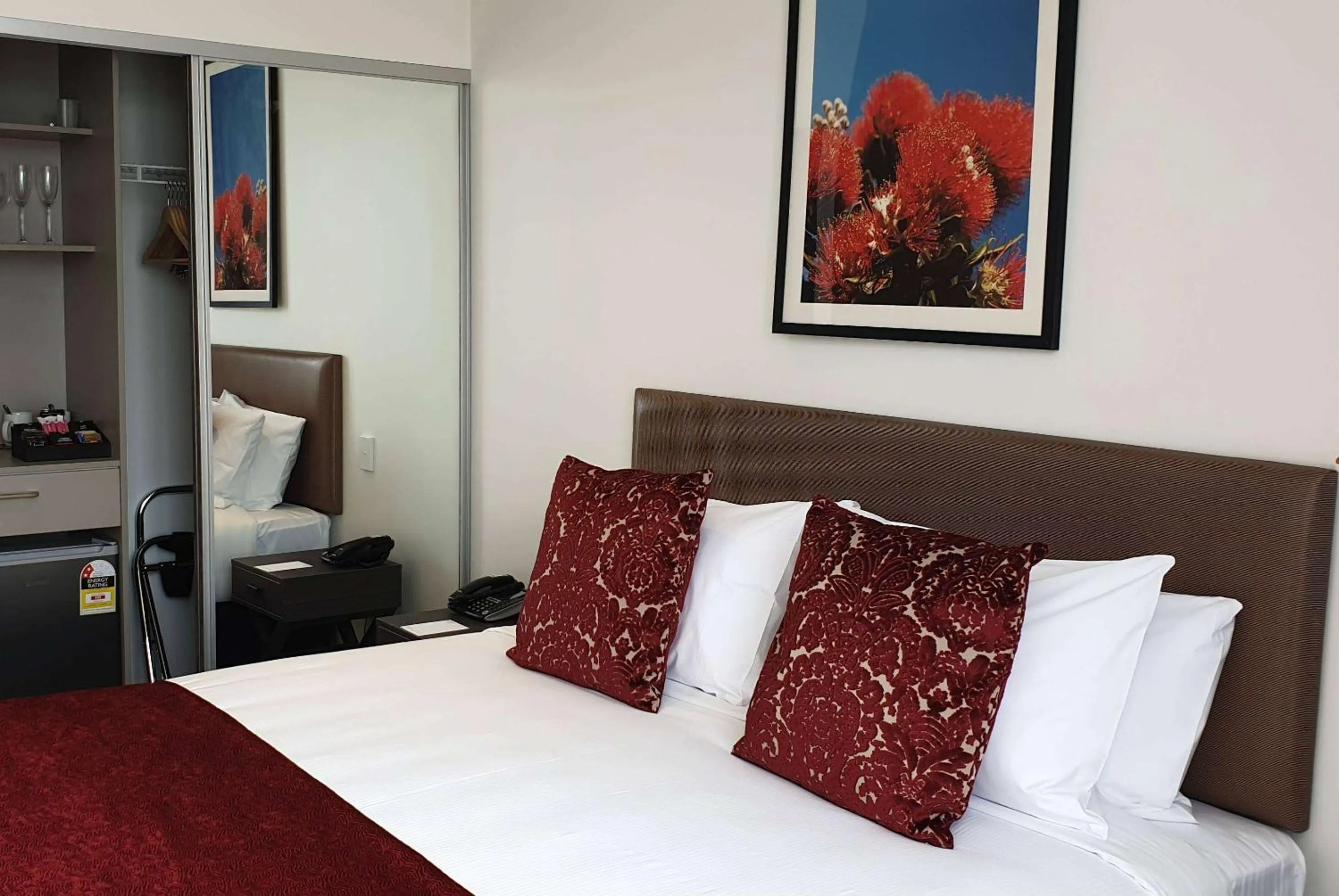 Photo of the whole room, Bed in Ramada Suites by Wyndham Auckland Manukau Pacfic Centre