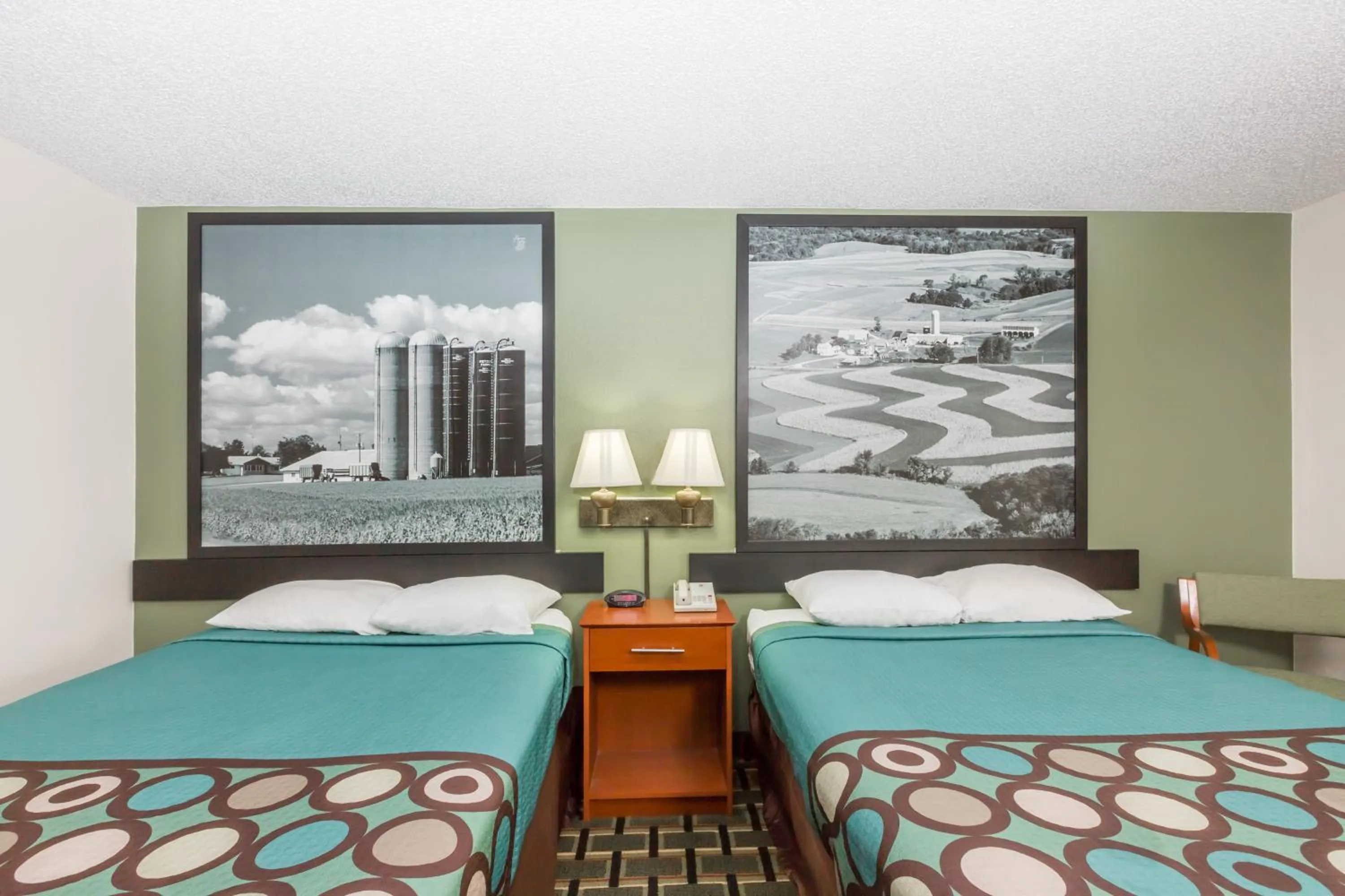 Bed in Super 8 by Wyndham Osceola IA