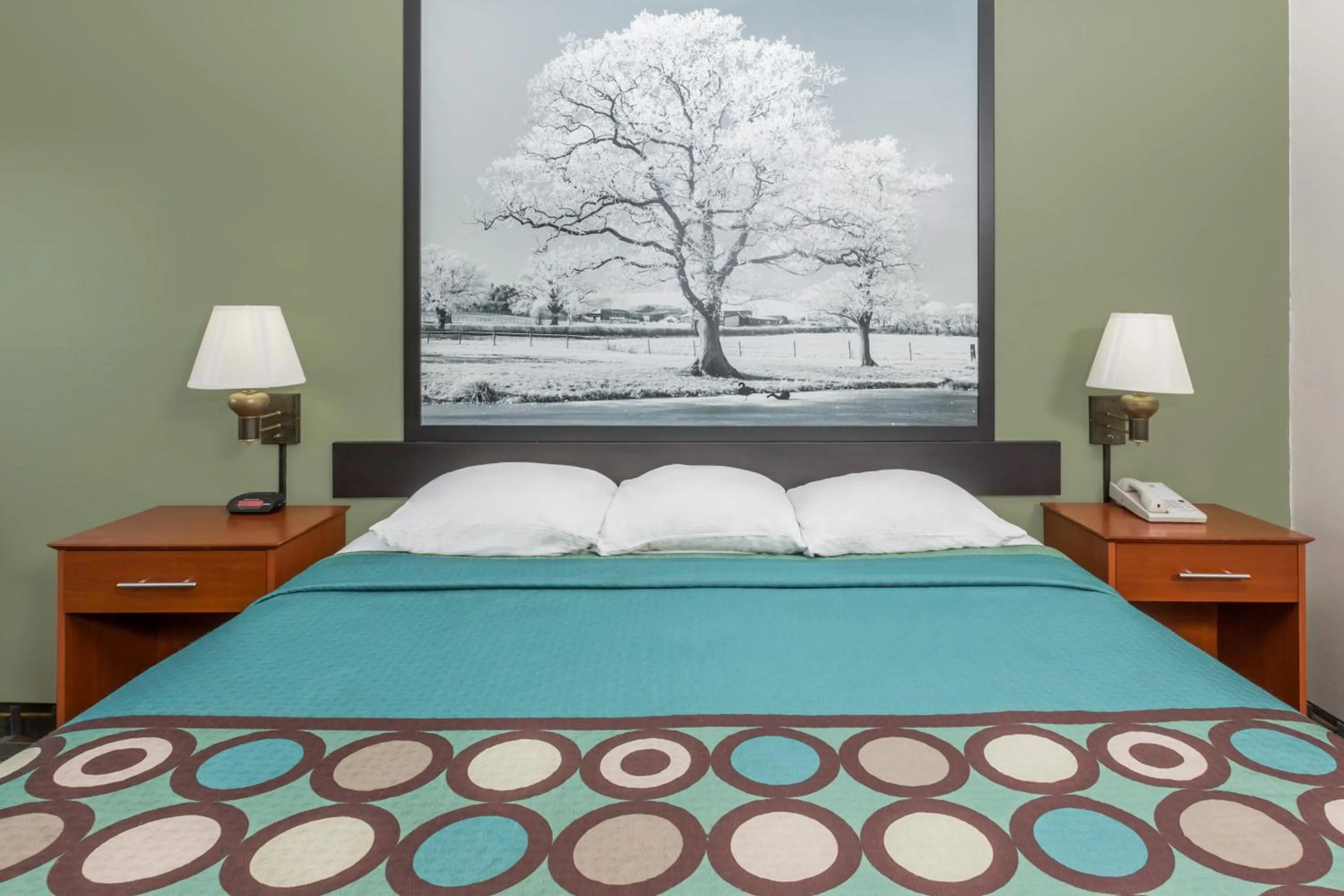 Bed in Super 8 by Wyndham Osceola IA