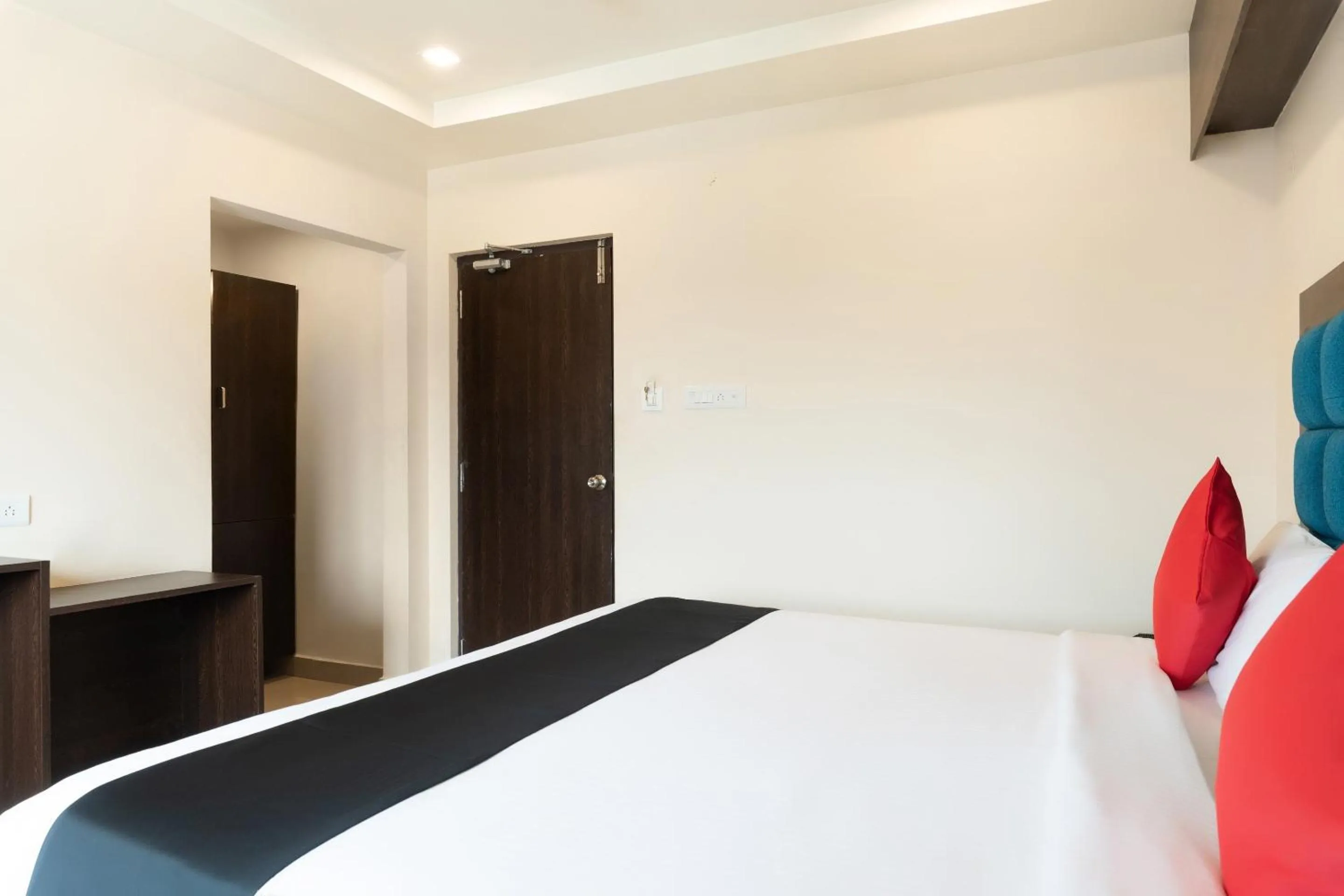 Bedroom, Bed in Capital O Seatree