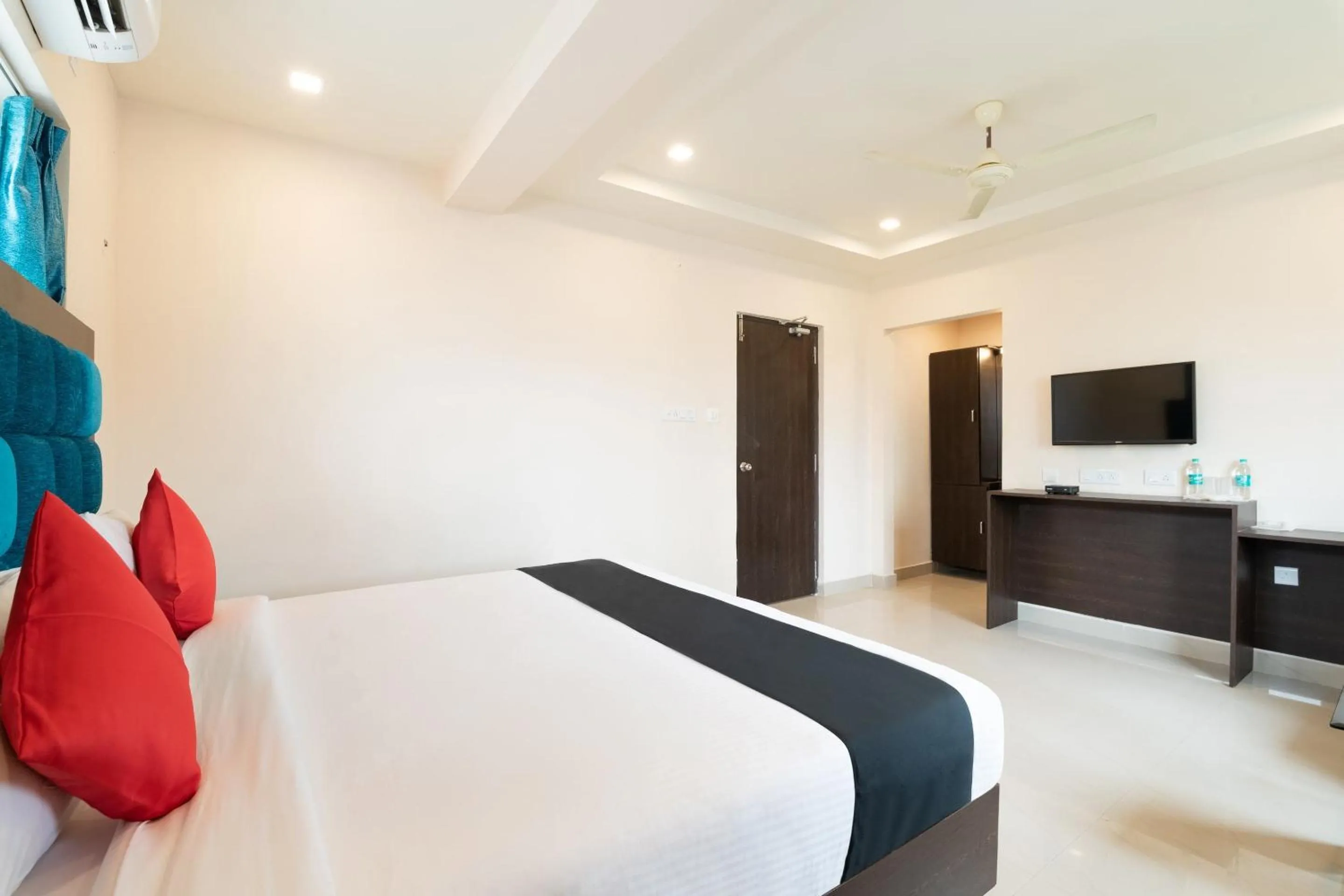 Bedroom, Bed in Capital O Seatree