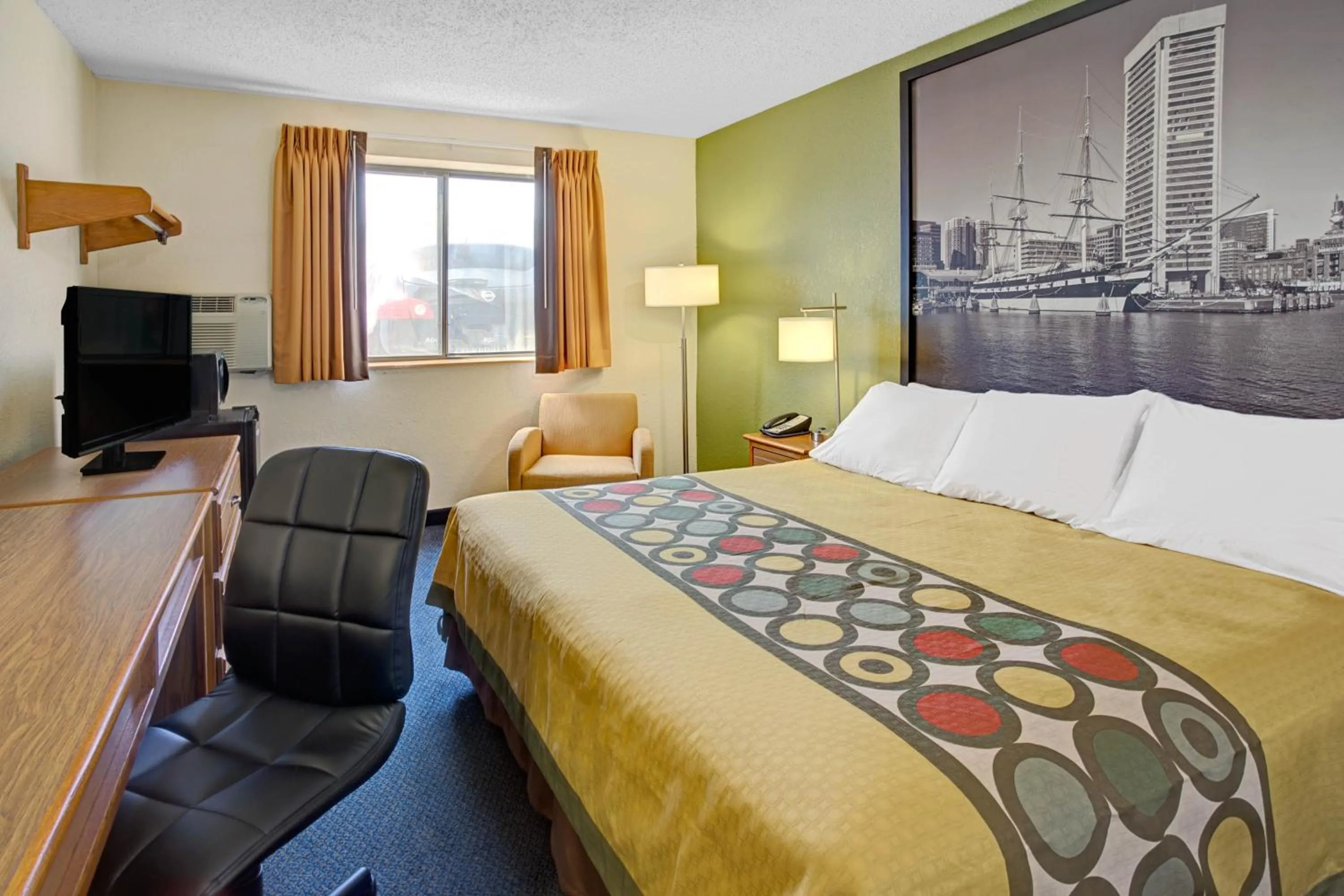 Bedroom, Bed in Super 8 by Wyndham College Park Wash DC Area