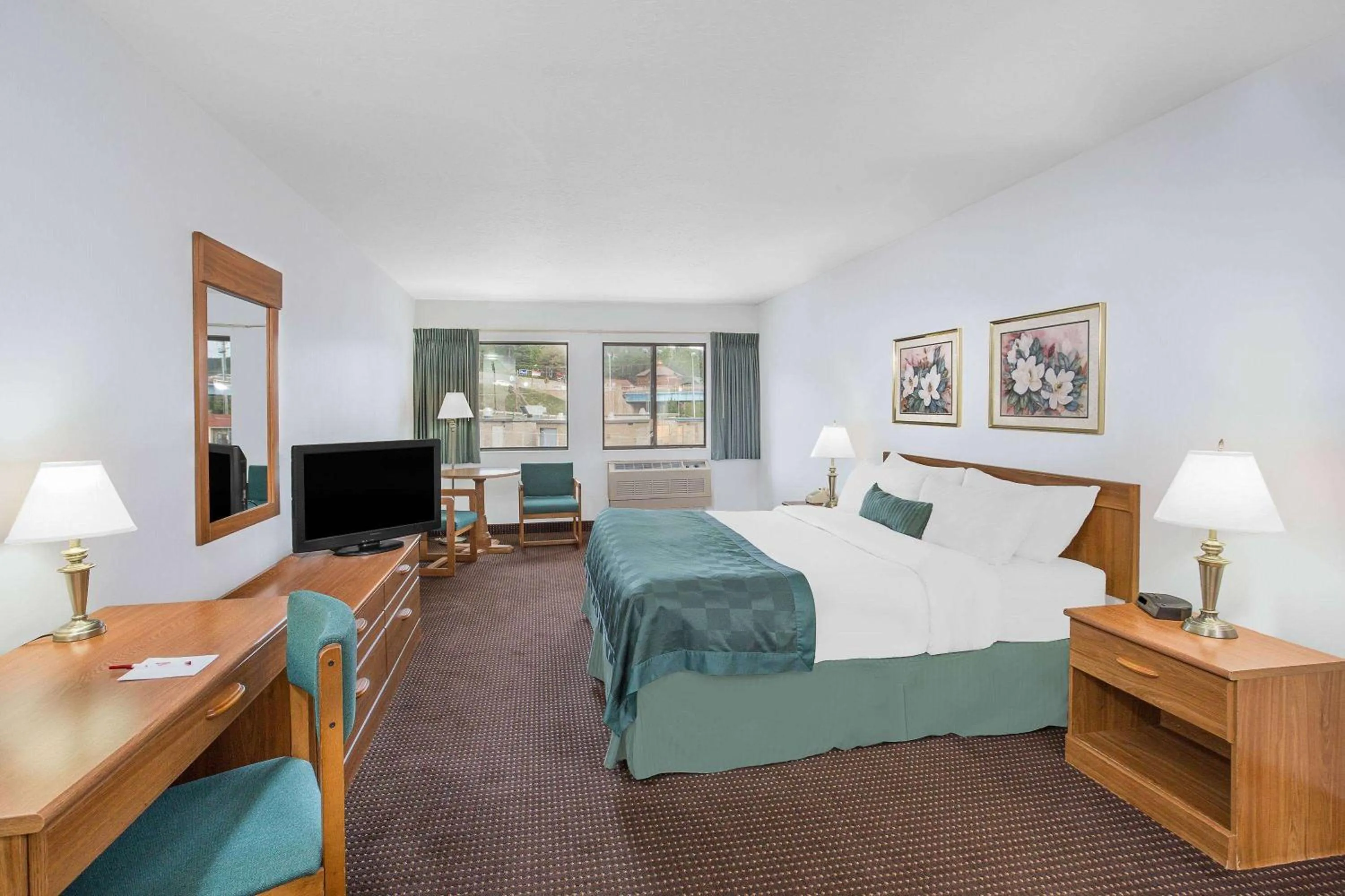 Photo of the whole room, Bed in Ramada by Wyndham Hancock Waterfront