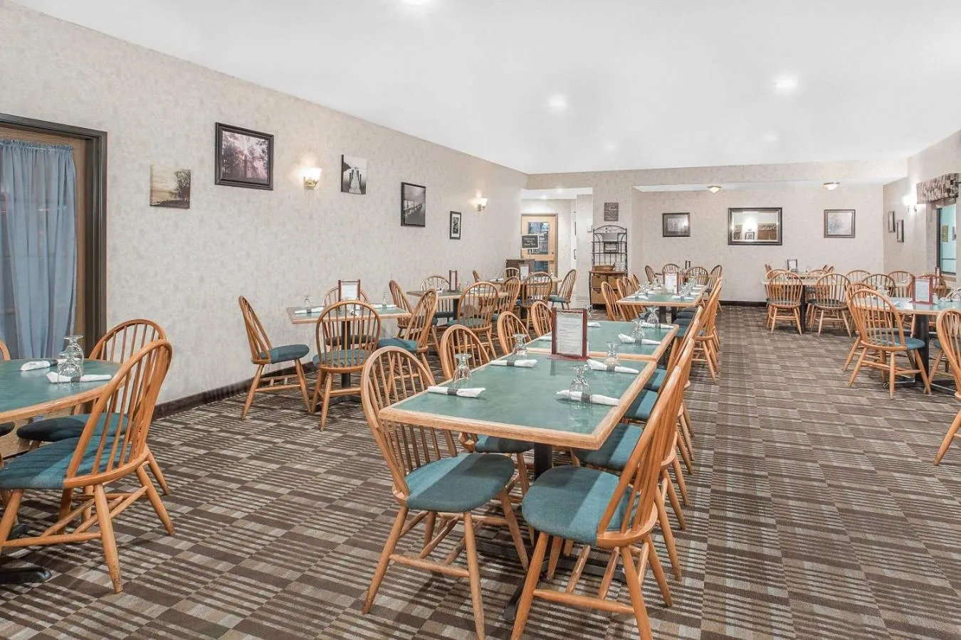 Restaurant/places to eat in Ramada by Wyndham Hancock Waterfront