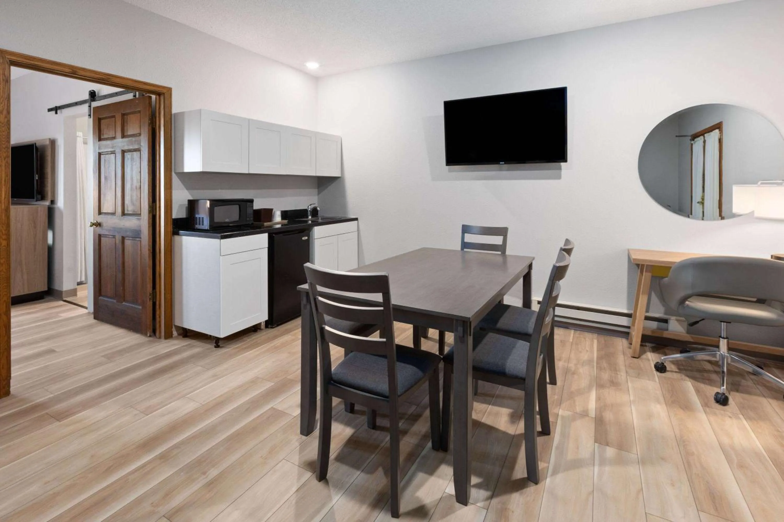 Photo of the whole room in Days Inn by Wyndham Hutchinson