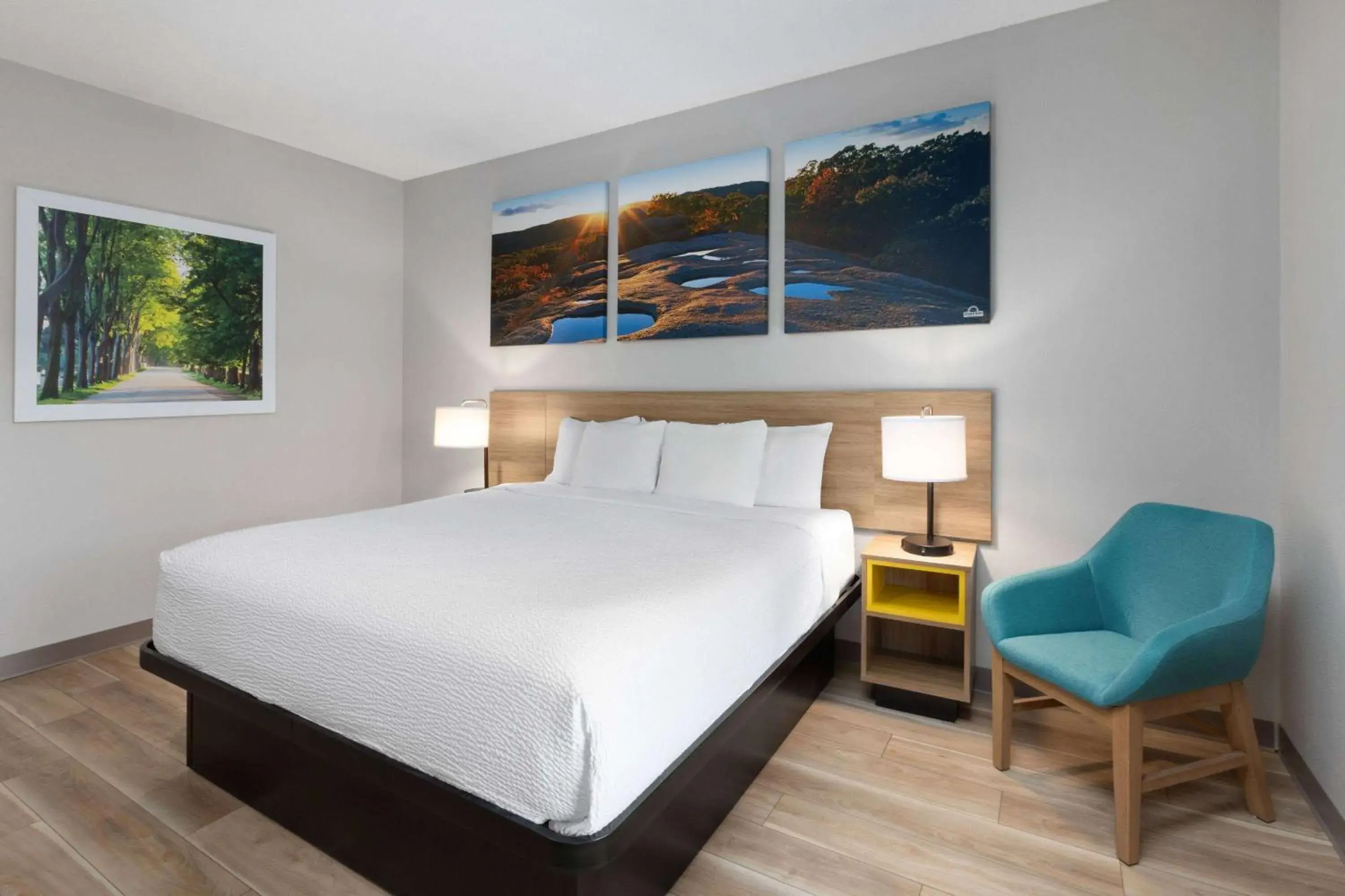 King Room - Non-Smoking in Days Inn by Wyndham Hutchinson King Room - Non-Smoking in Days Inn by Wyndham Hutchinson